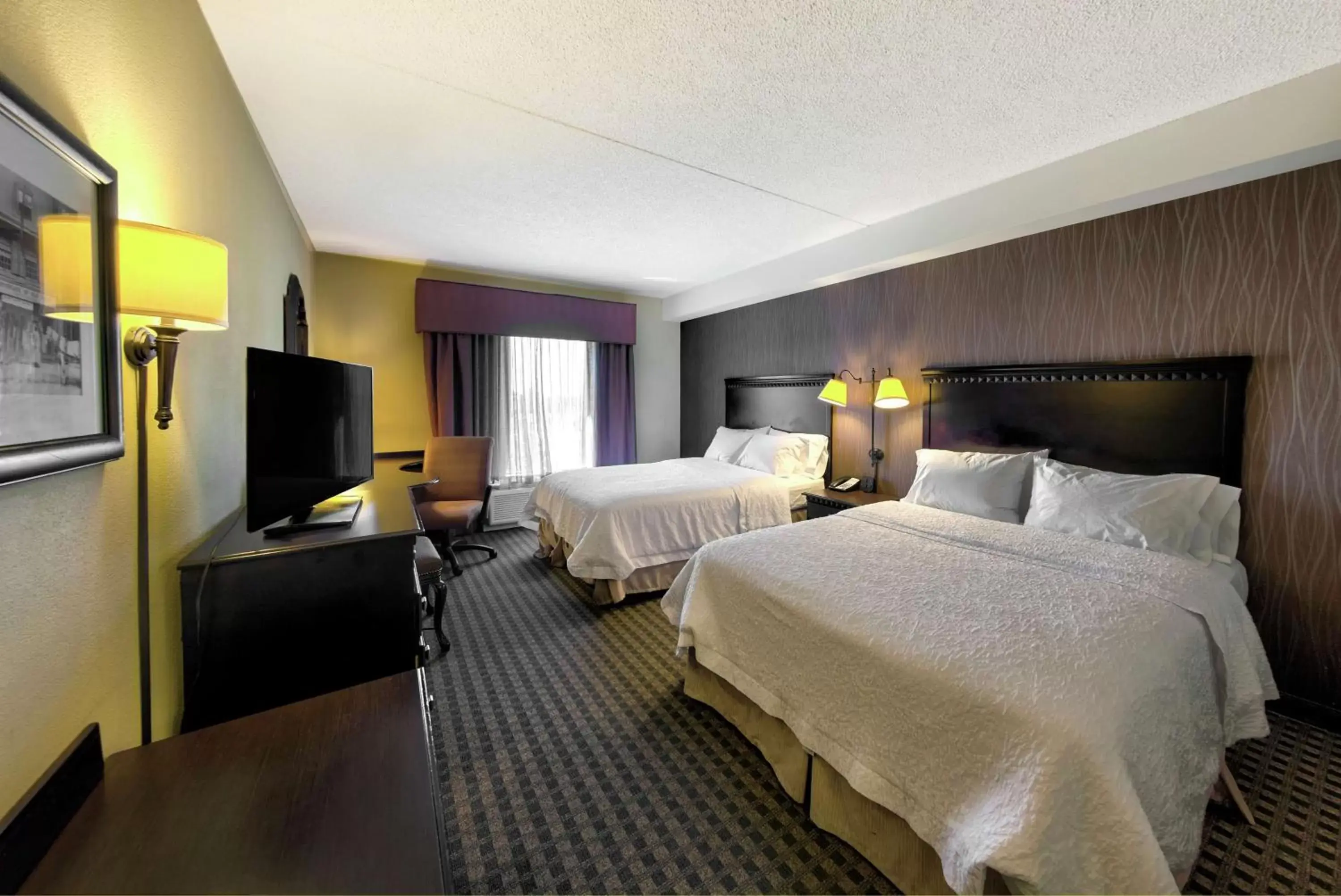 Bed in Hampton Inn & Suites Chadds Ford