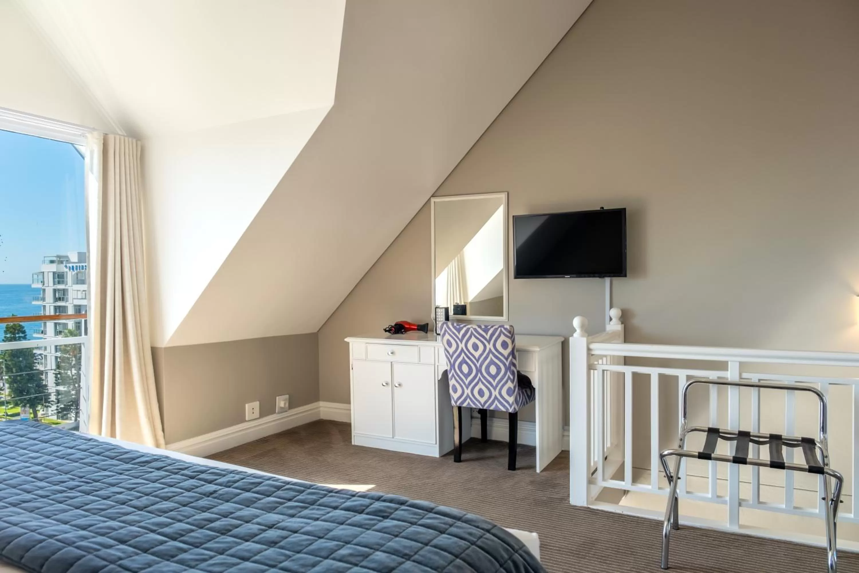 TV and multimedia, Bed in The Bantry Aparthotel by Totalstay