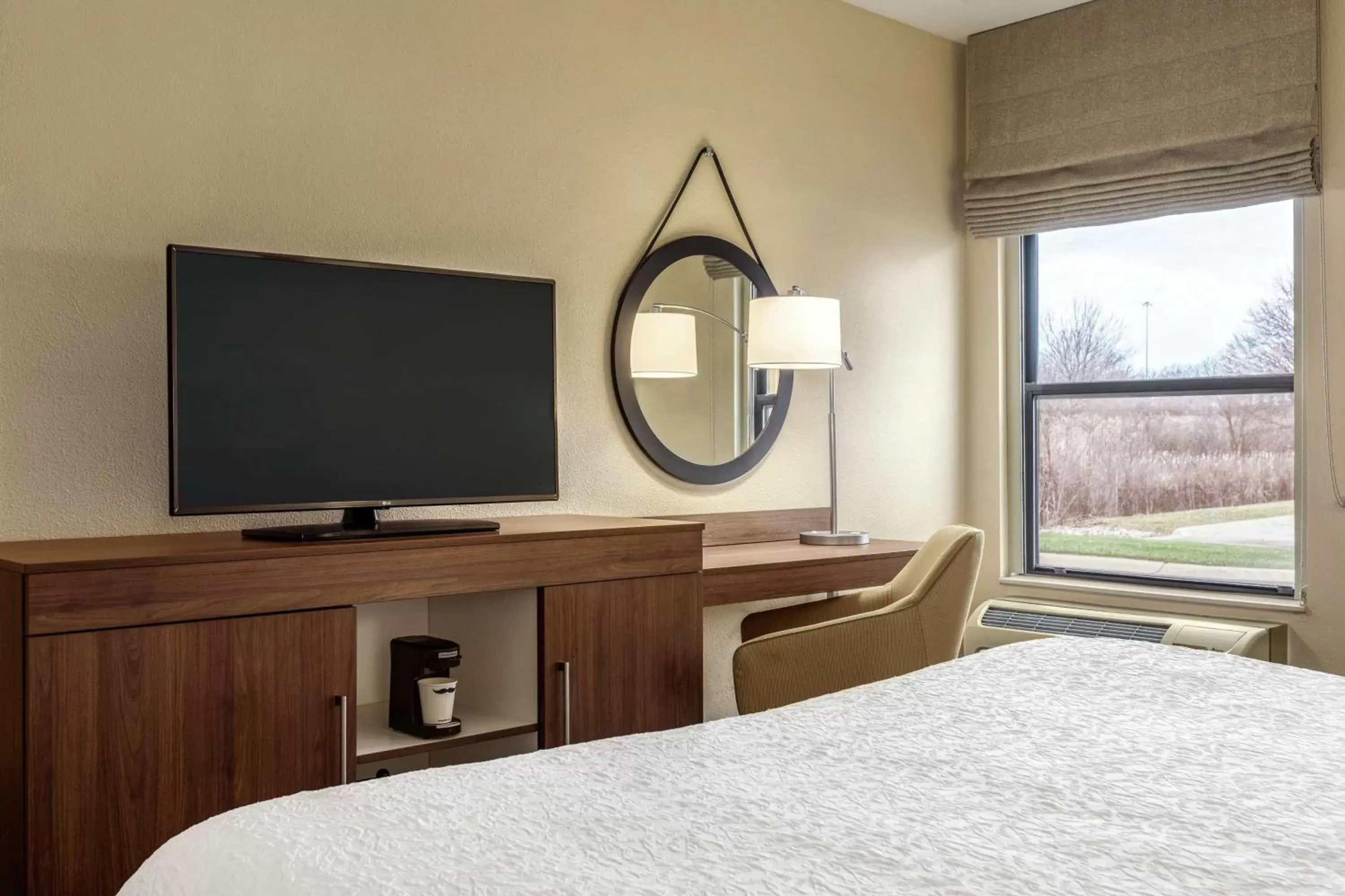 Bedroom, Bed in Hampton Inn Akron-Fairlawn Bedroom, Bed in Hampton Inn Akron-Fairlawn