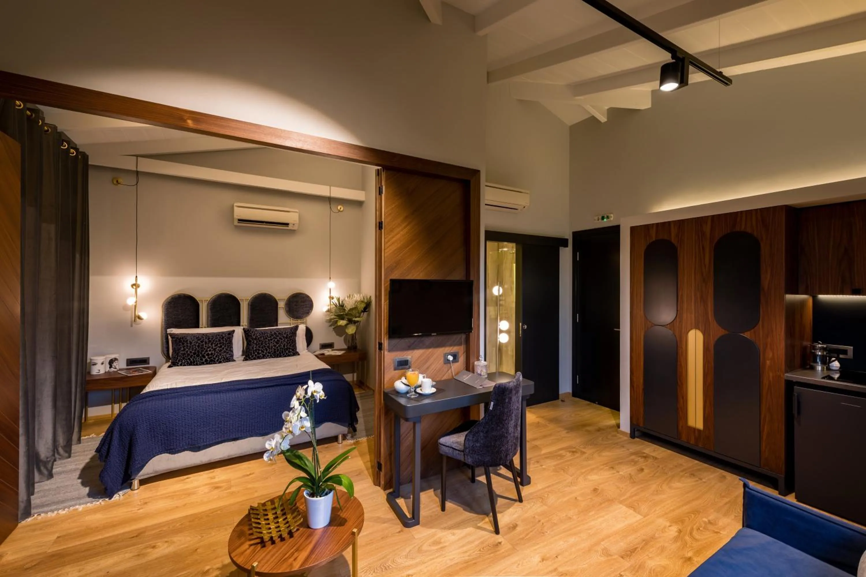 TV and multimedia, Bed in Anthemion Suites and Villas