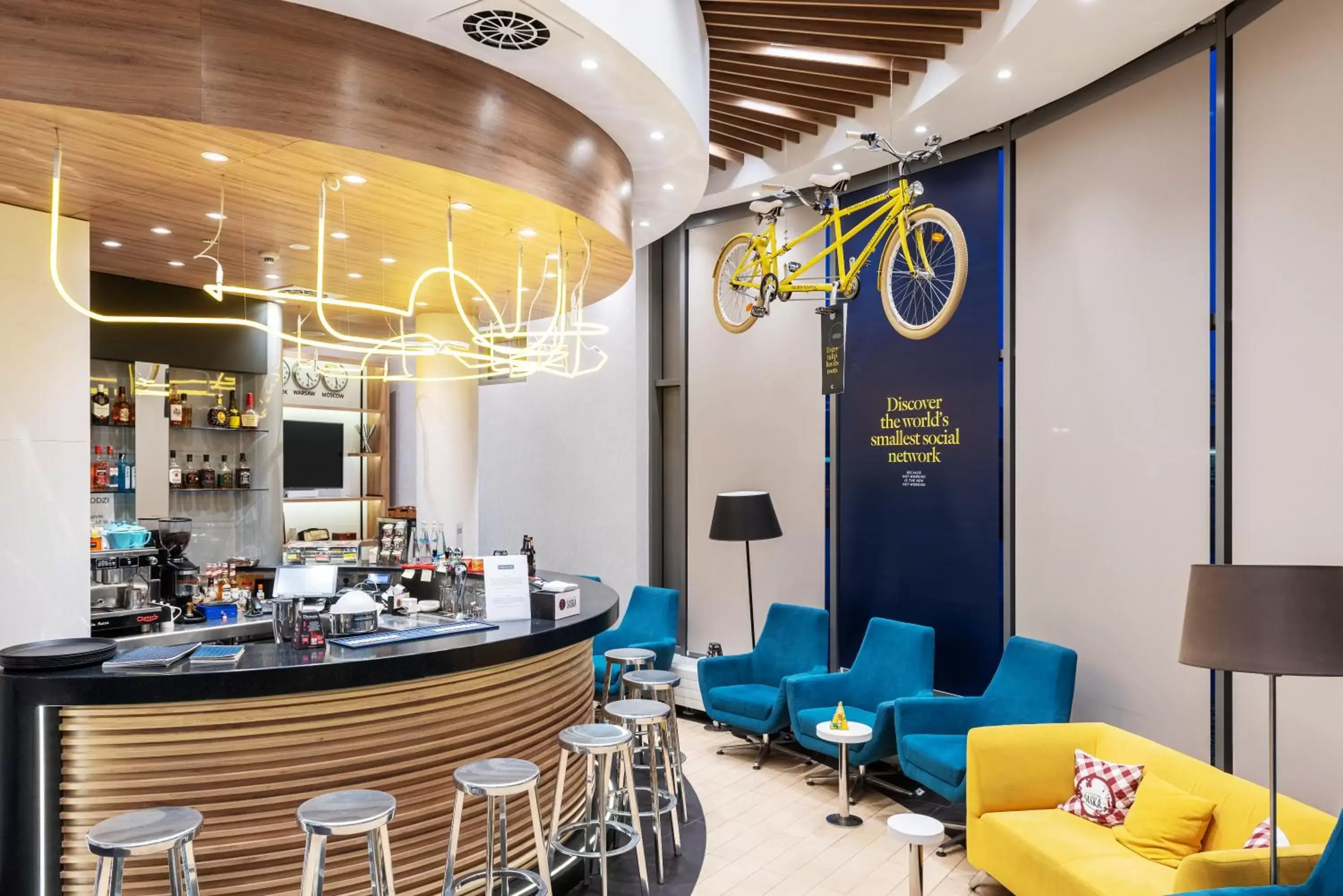 Restaurant/places to eat, Lounge/Bar in Golden Tulip Warsaw Airport
