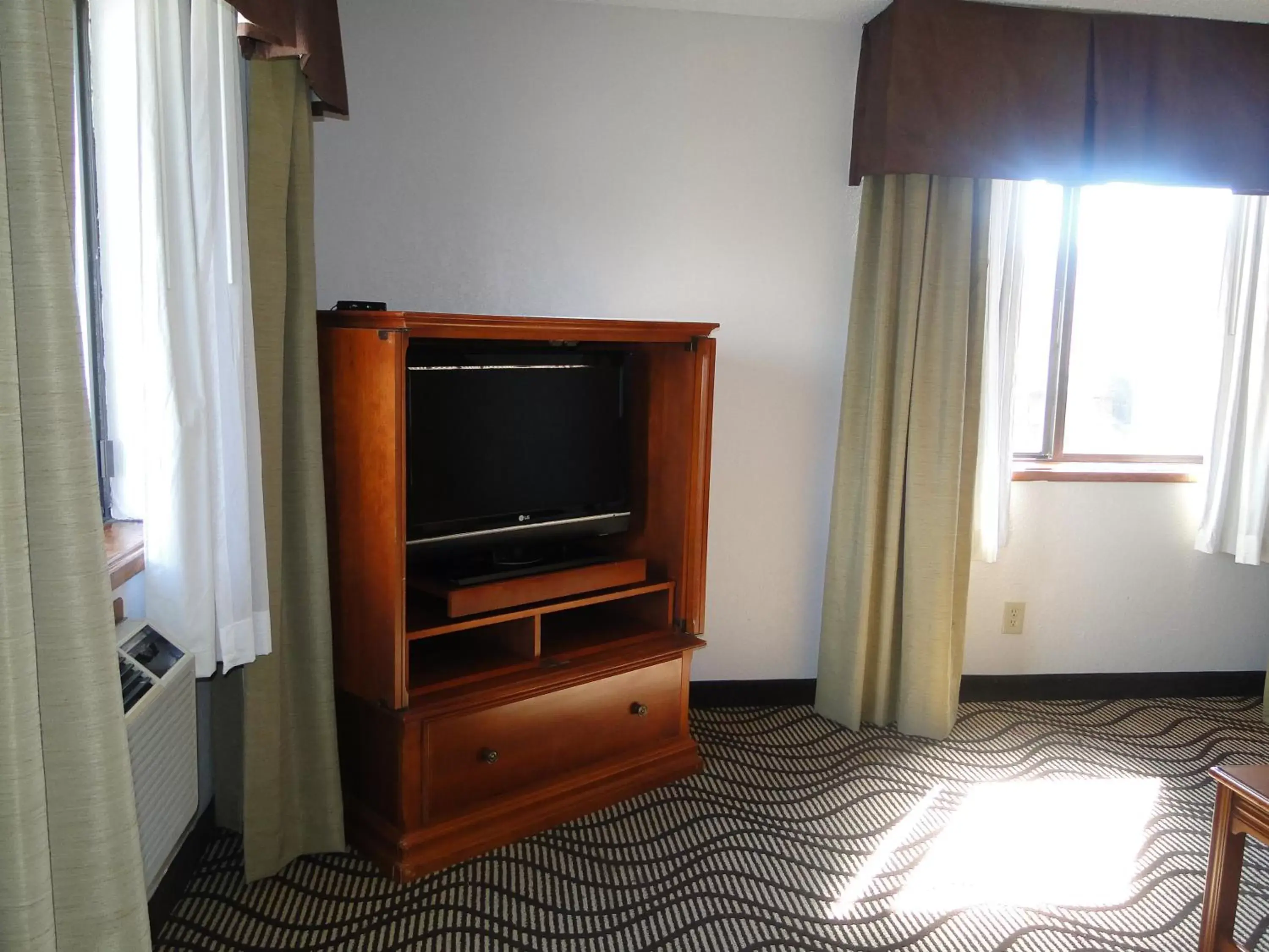 TV and multimedia, TV/Entertainment Center in Oscoda Lakeside Hotel