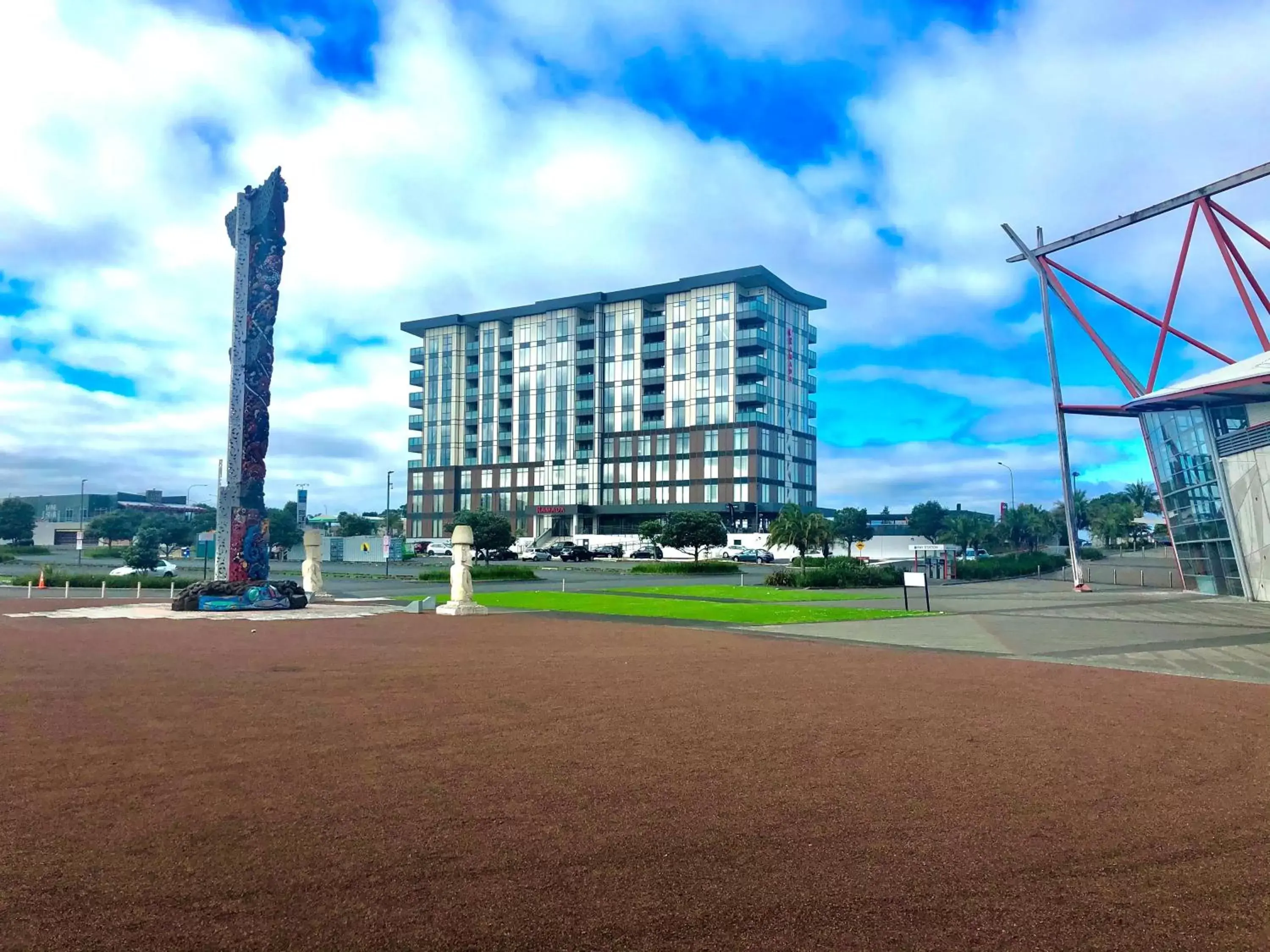 Property building in Ramada Suites by Wyndham Auckland Manukau Pacfic Centre Property building in Ramada Suites by Wyndham Auckland Manukau Pacfic Centre