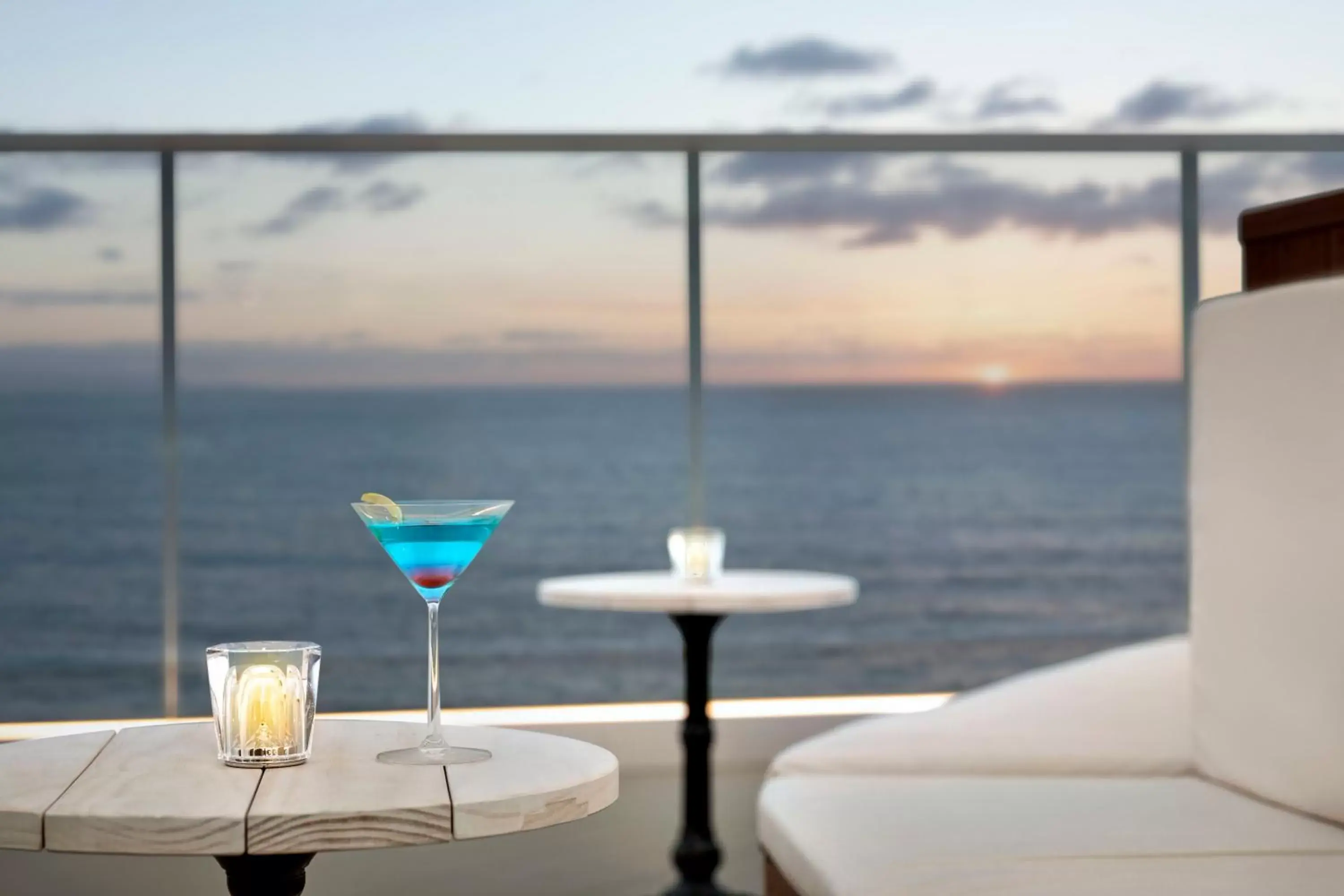 Lounge or bar in Hyatt Regency Tokyo Bay Lounge or bar in Hyatt Regency Tokyo Bay