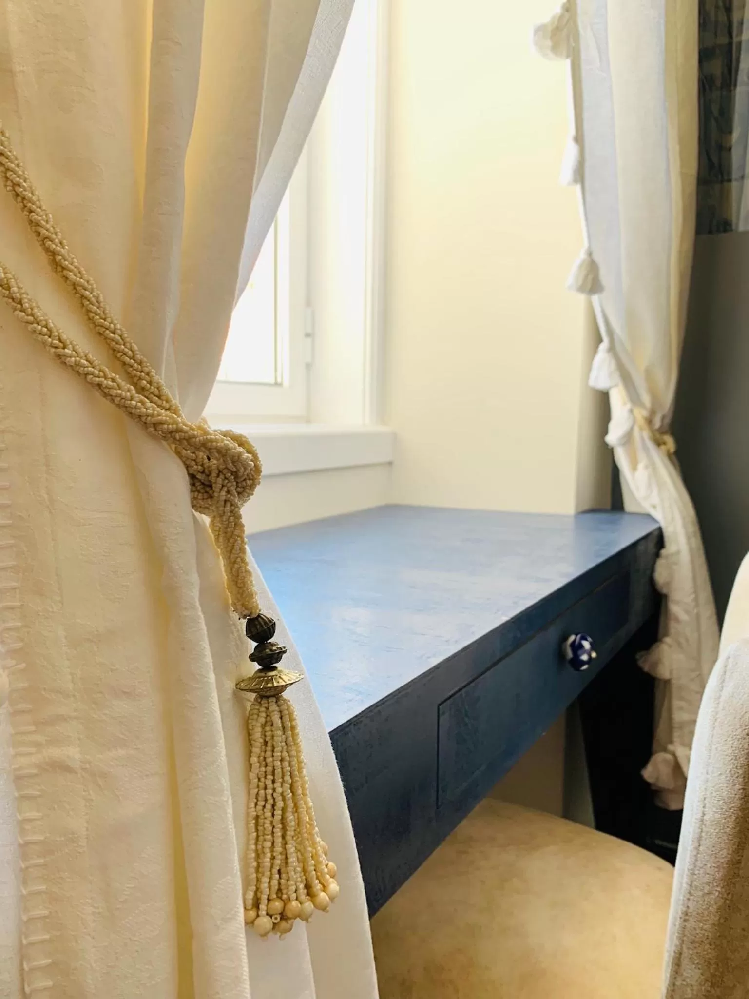 Seating area, Bed in REFÚGIO DOURADO