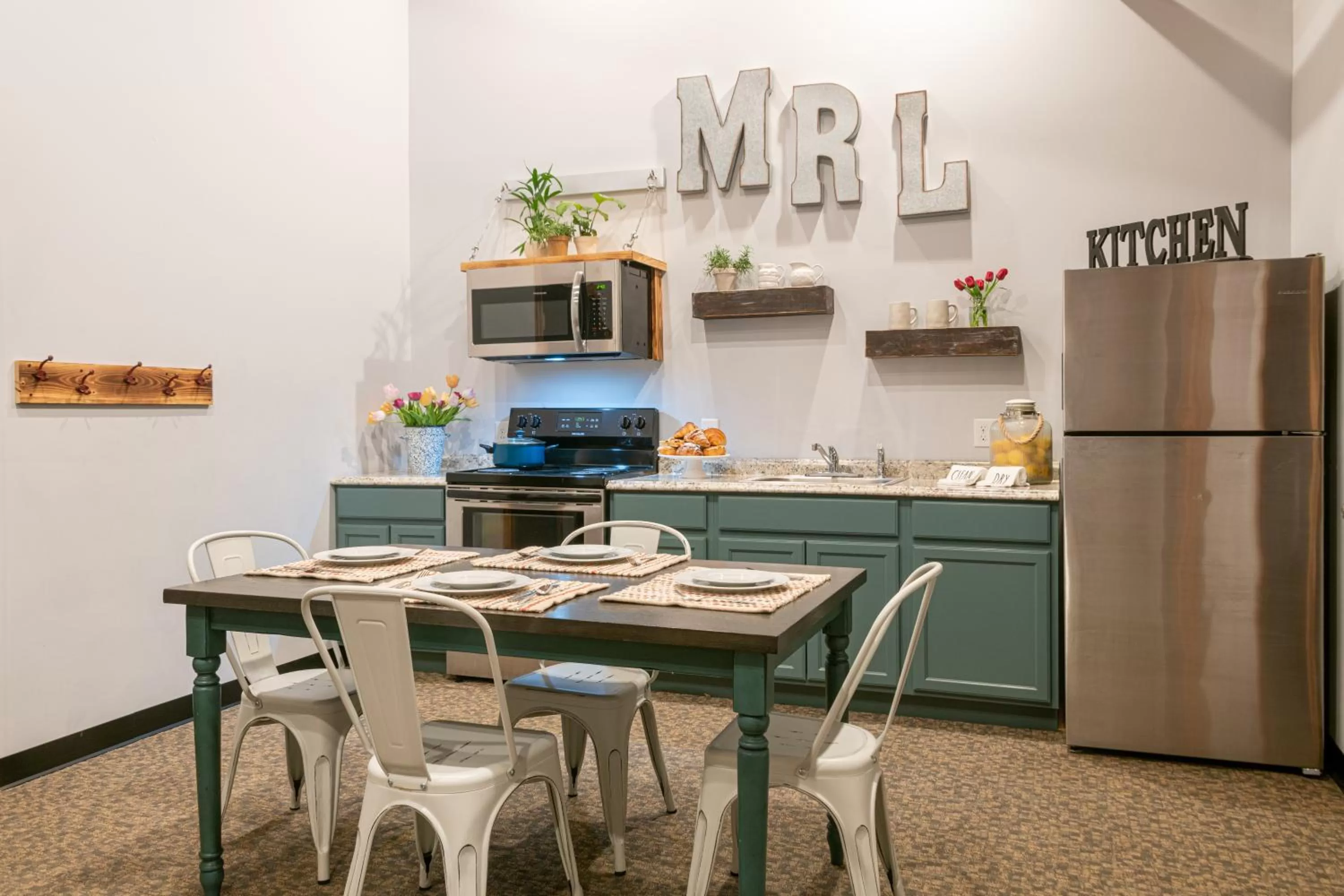 Kitchen or kitchenette in Mad River Lodge