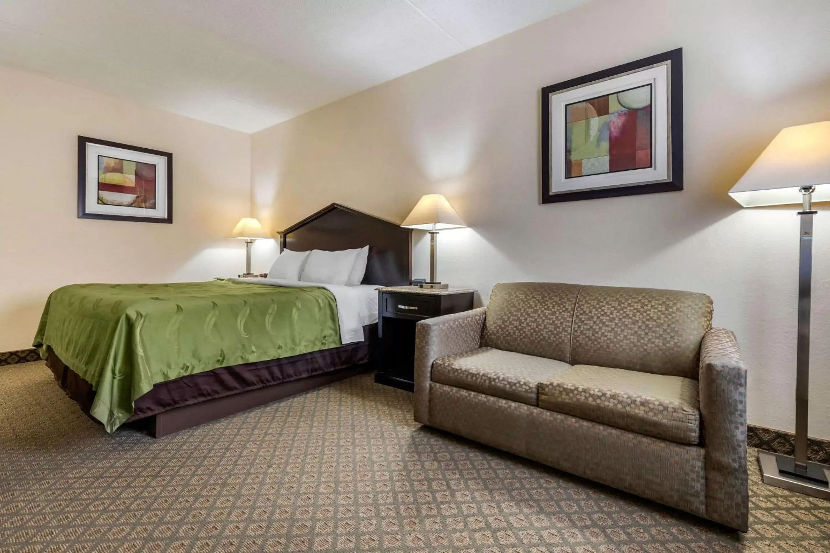 Photo of the whole room in Quality Inn Fort Wayne