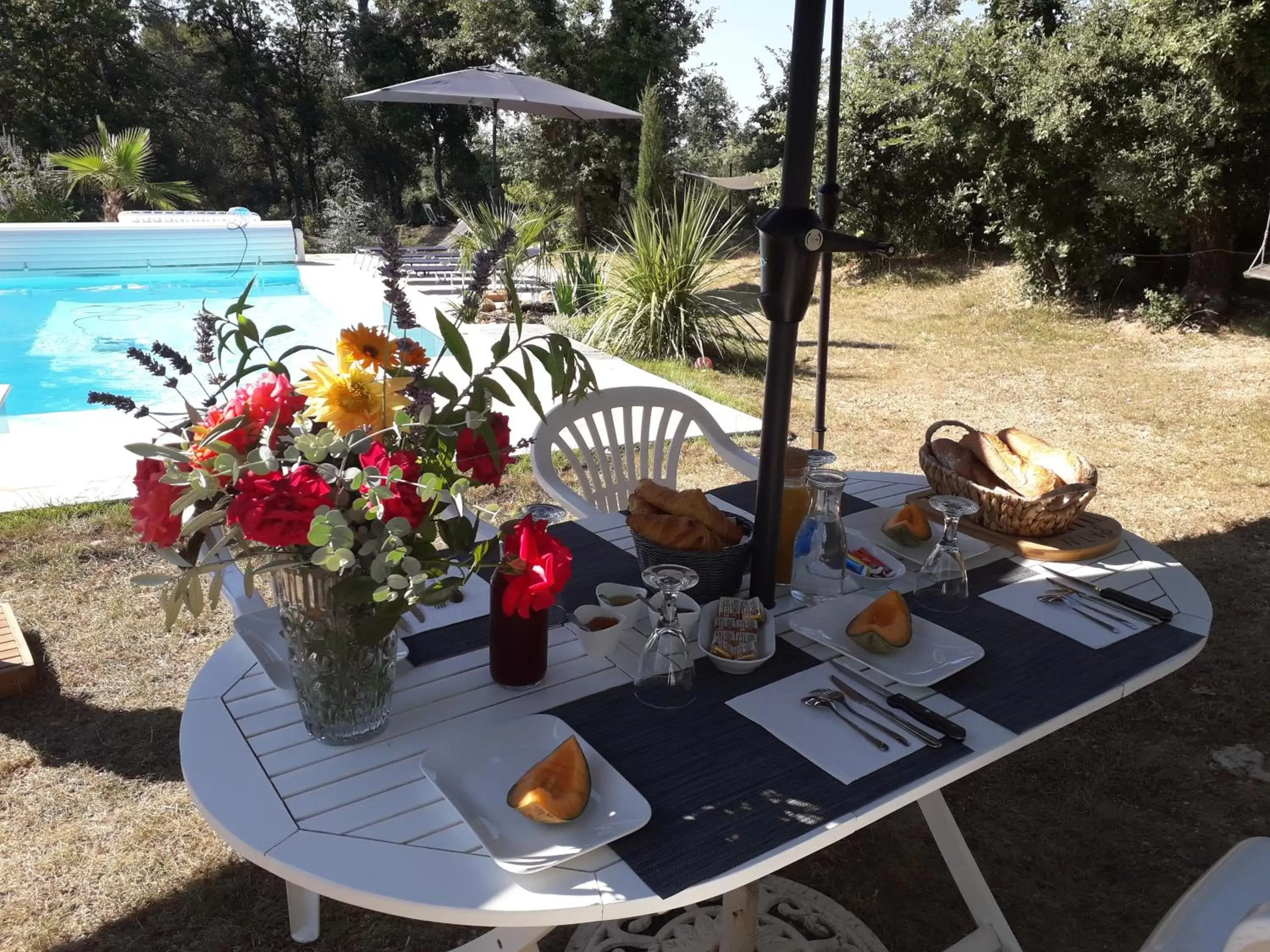 Dining area in La Villa Provençale