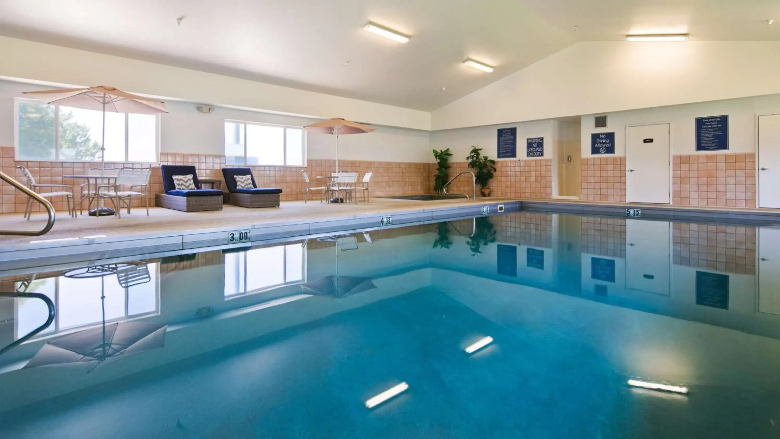 On site, Swimming Pool in Best Western Vermillion Inn