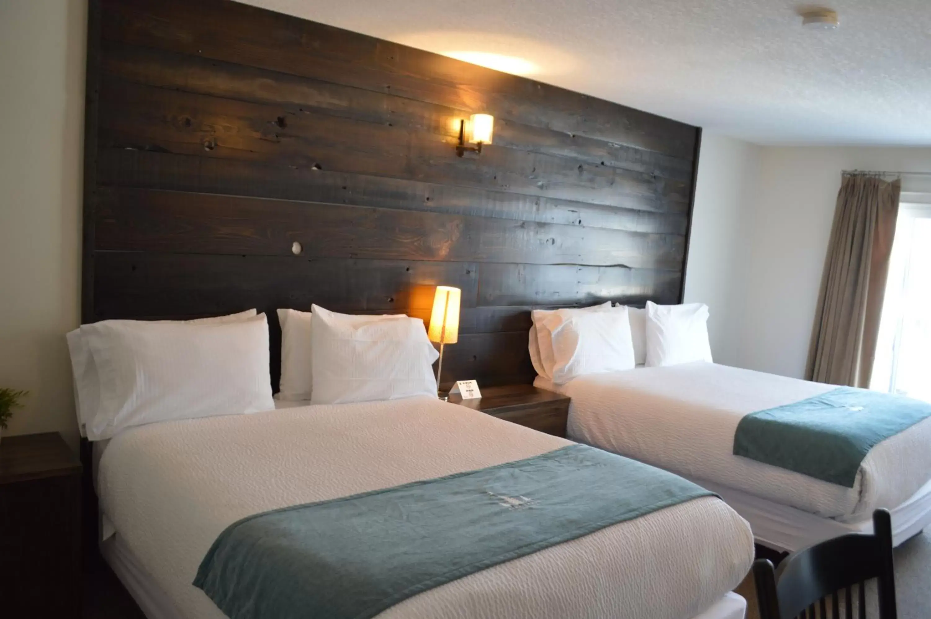 Bed in 3 Pines Lodge Muskoka