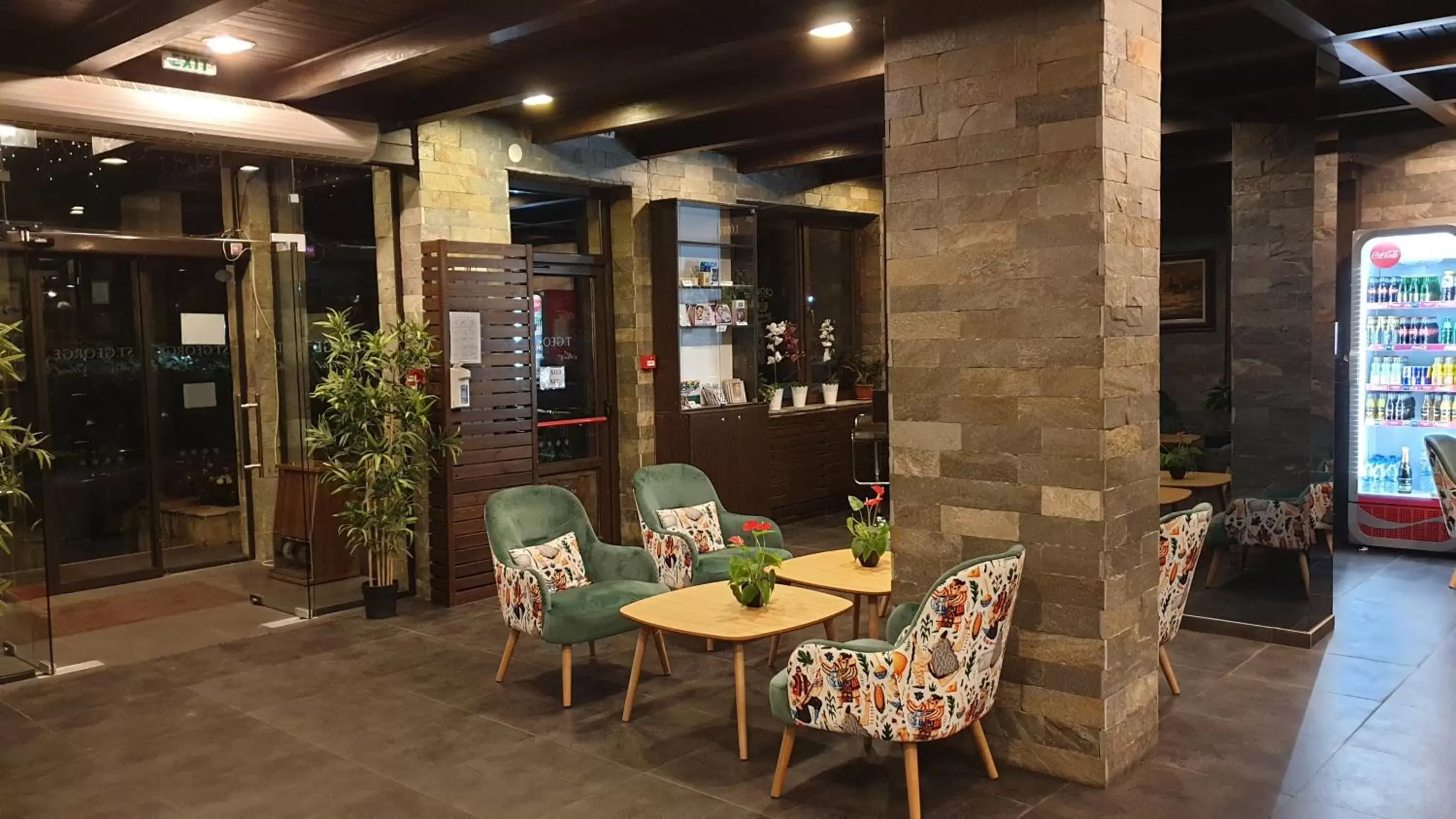 Lobby or reception, Restaurant/Places to Eat in St George Ski & Holiday