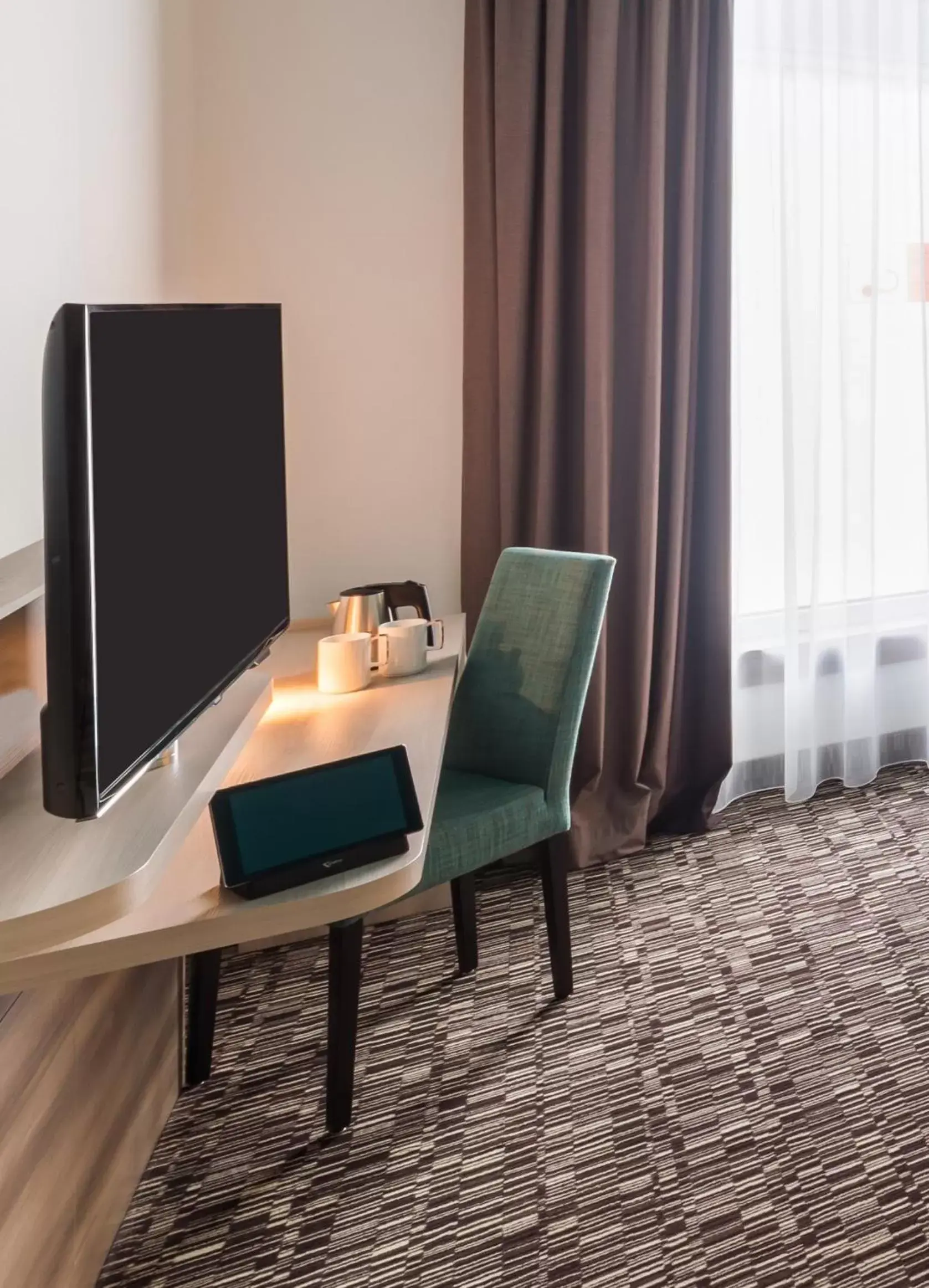 TV and multimedia, TV/Entertainment Center in Park Inn by Radisson Neumarkt