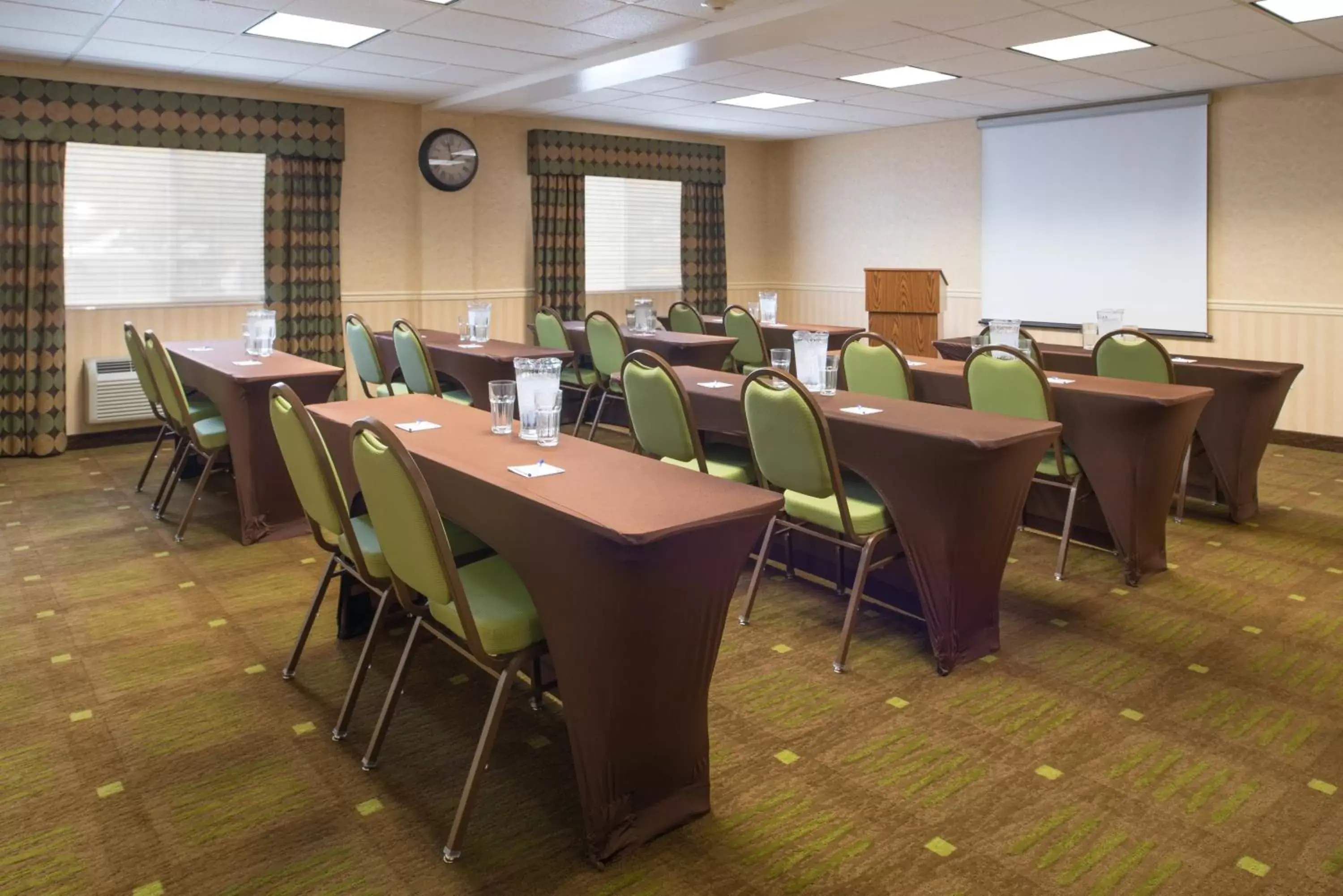 Meeting/conference room in Holiday Inn Express Spokane-Valley, an IHG Hotel