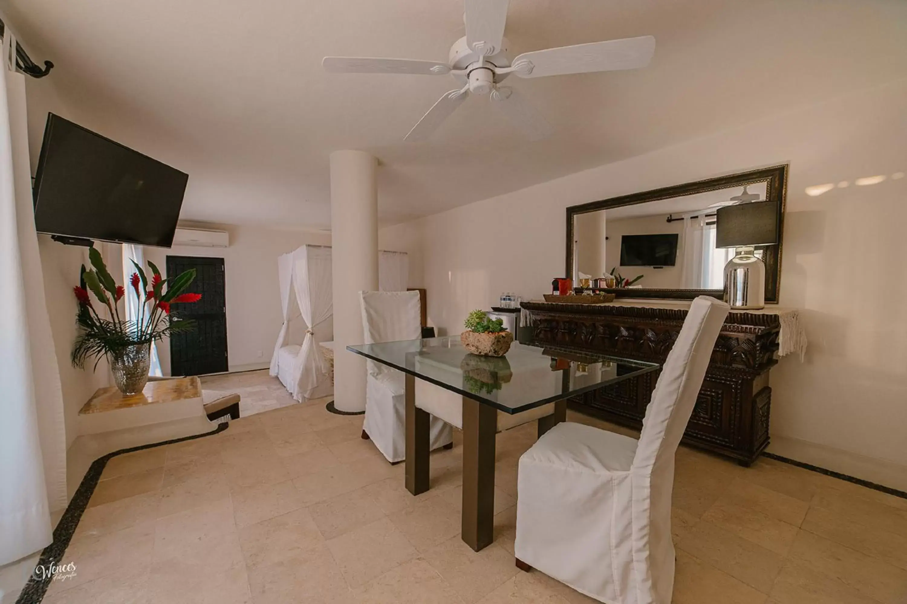 TV and multimedia, TV/Entertainment Center in Tentaciones Hotel & Lounge Pool - Adults Only