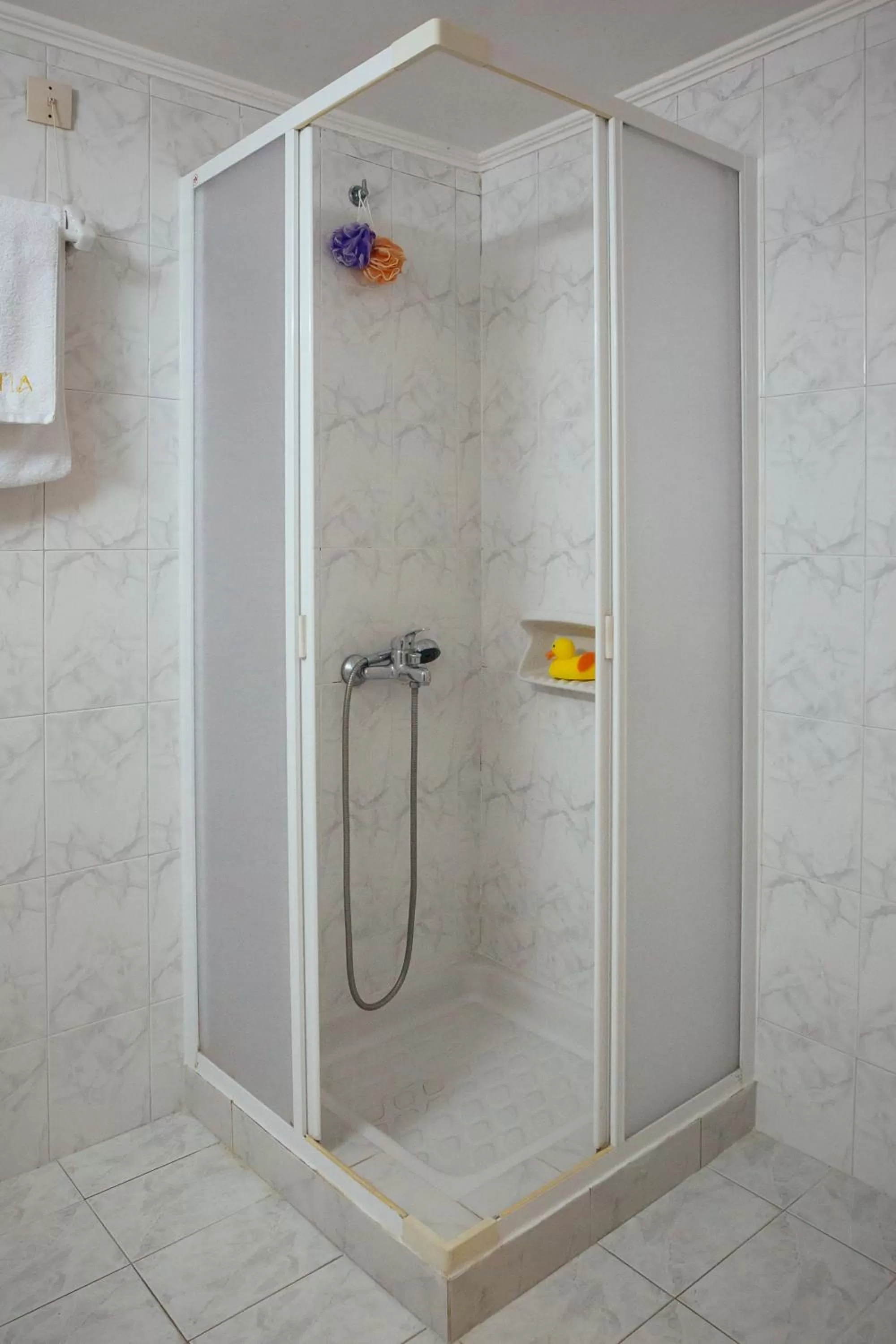 Shower in Ignatia Hotel