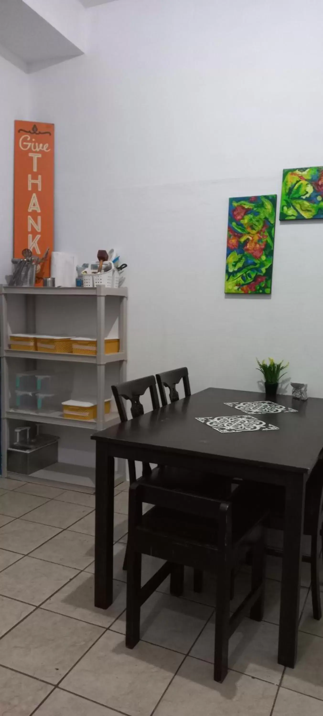 Communal kitchen, Dining Area in Hotel Las Colinas