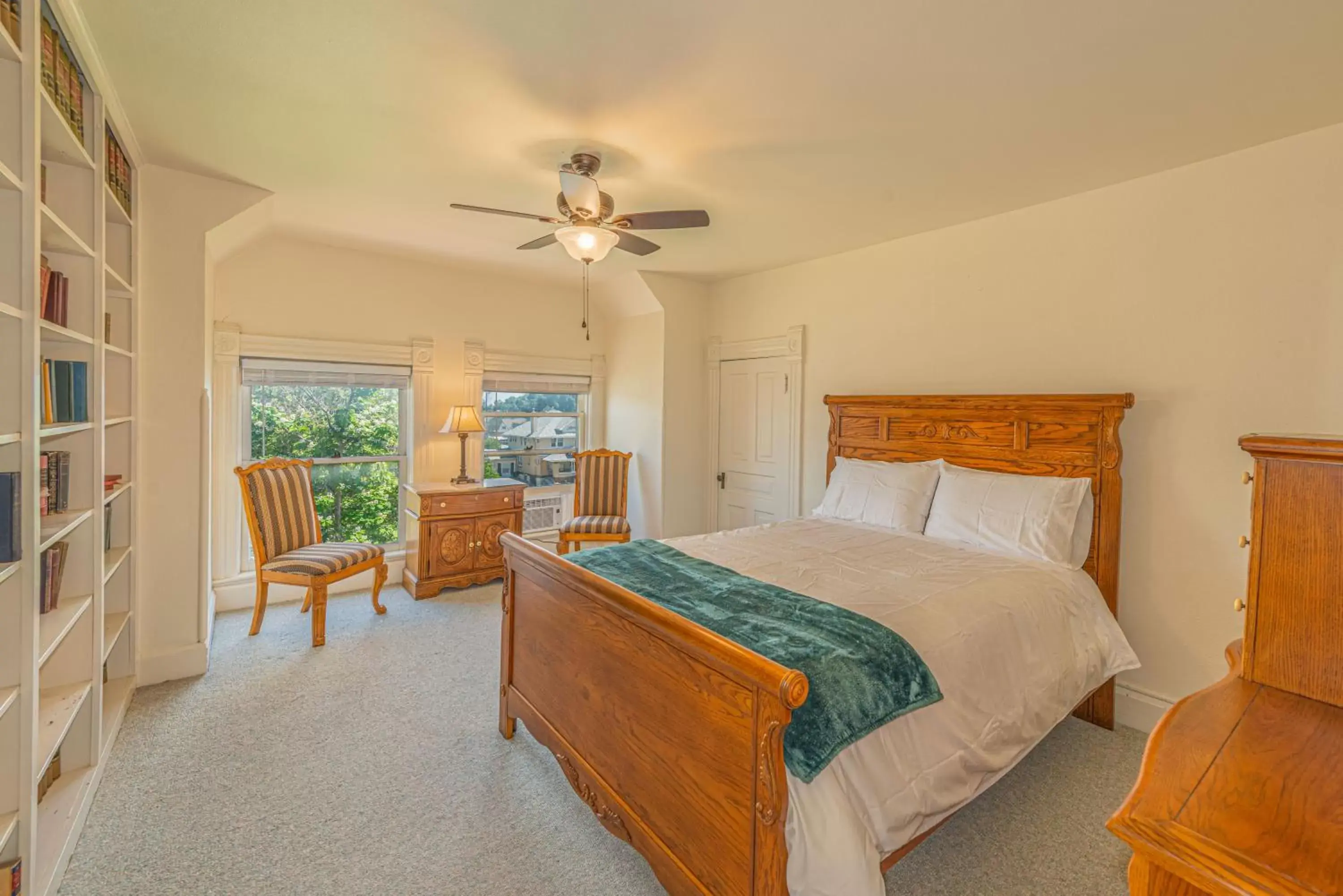 Deluxe Family Suite in Orman Mansion - Pueblo's Most Luxurious Stay! Deluxe Family Suite in Orman Mansion - Pueblo's Most Luxurious Stay!