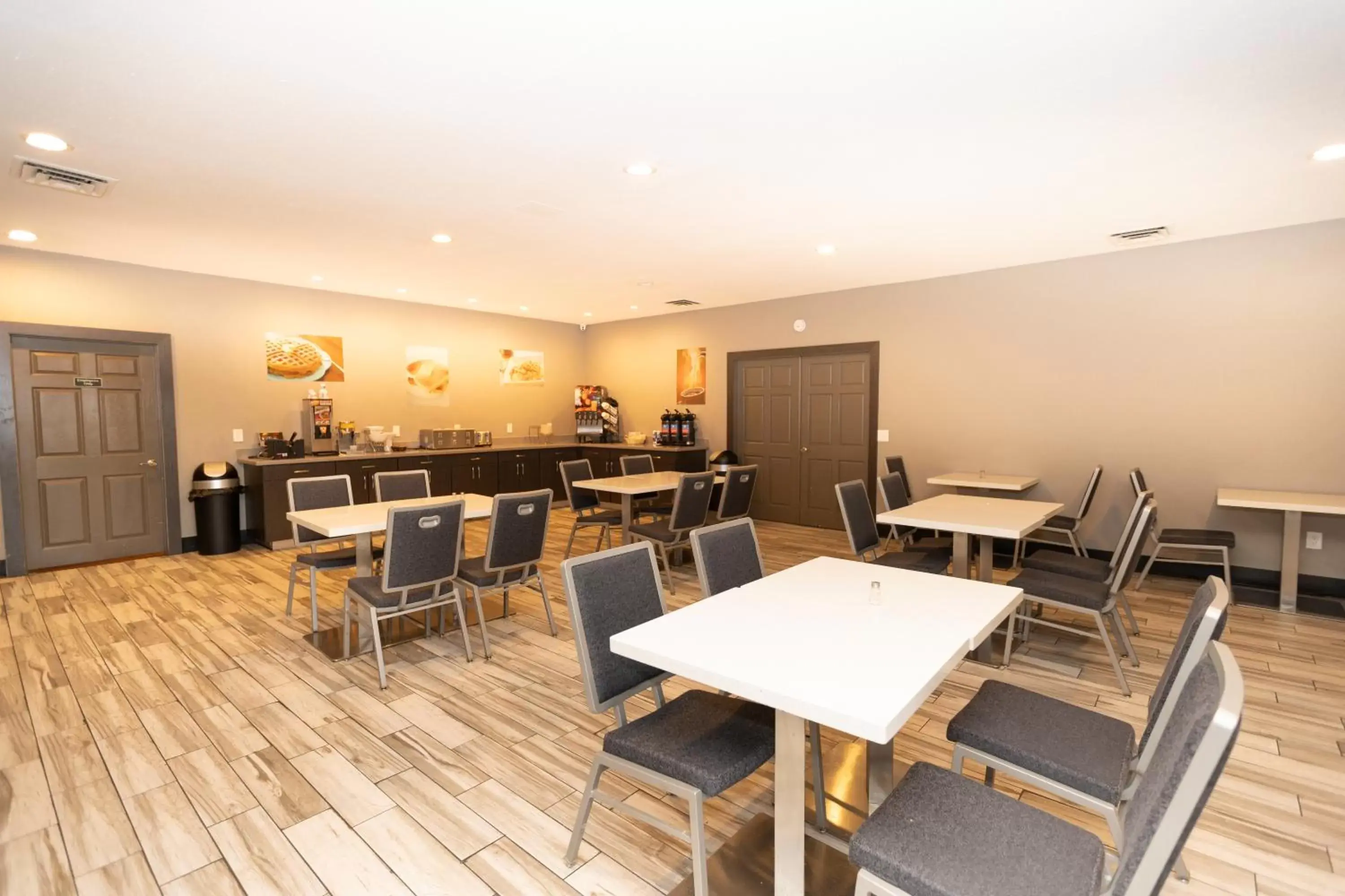 Breakfast, Restaurant/Places to Eat in SureStay Plus Hotel by Best Western Point Richmond