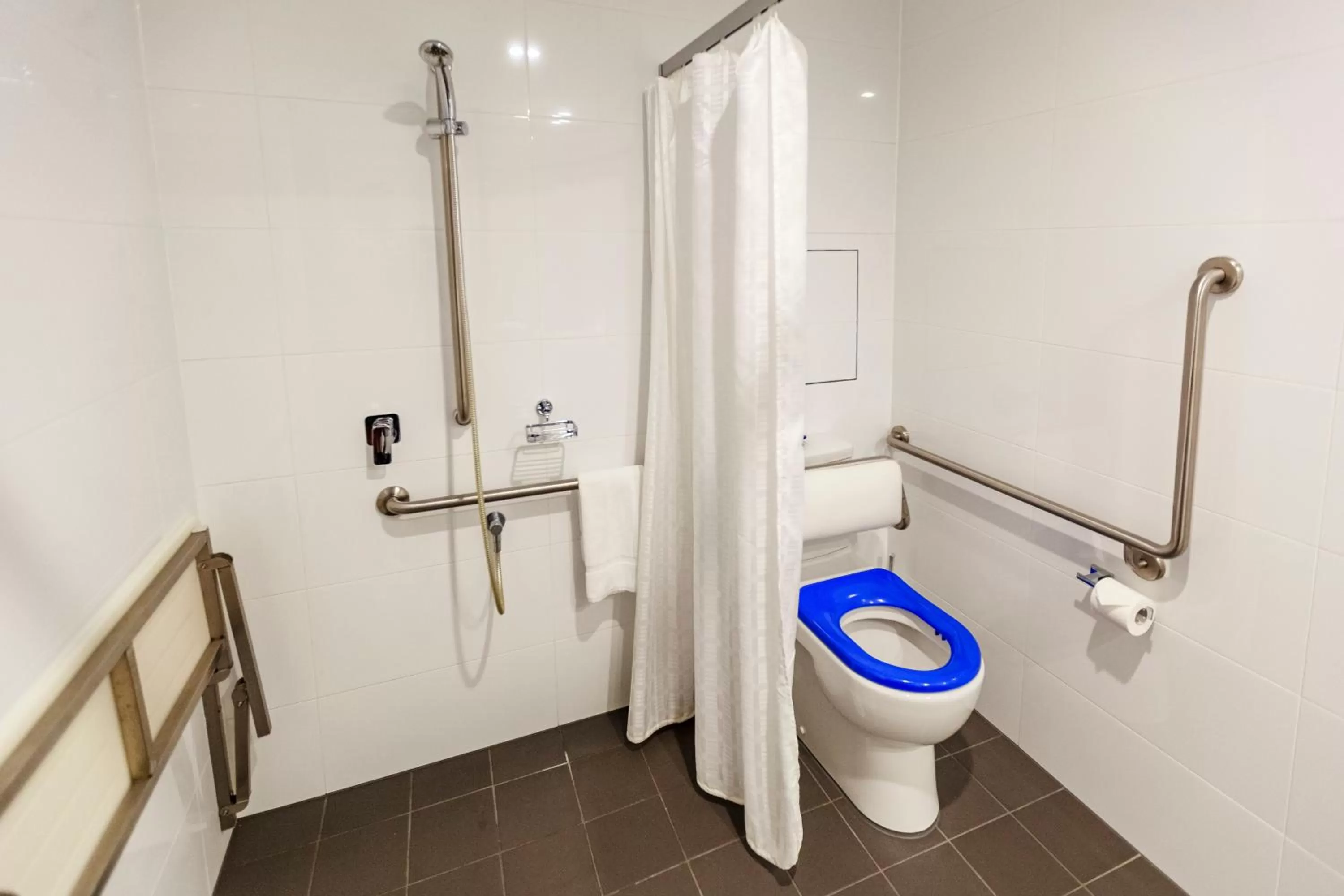 Bathroom in Mercure Sunshine Coast Kawana Waters