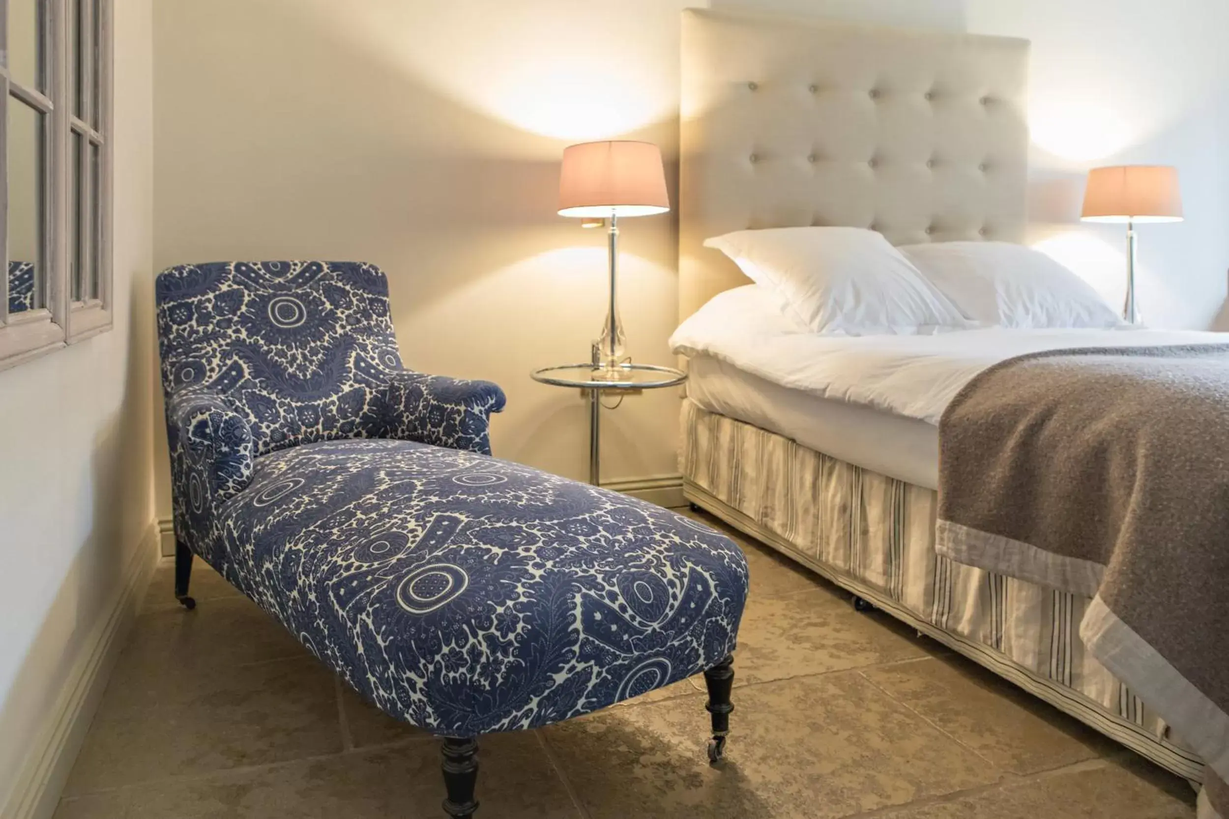 Bed in The White Swan Inn Bed in The White Swan Inn