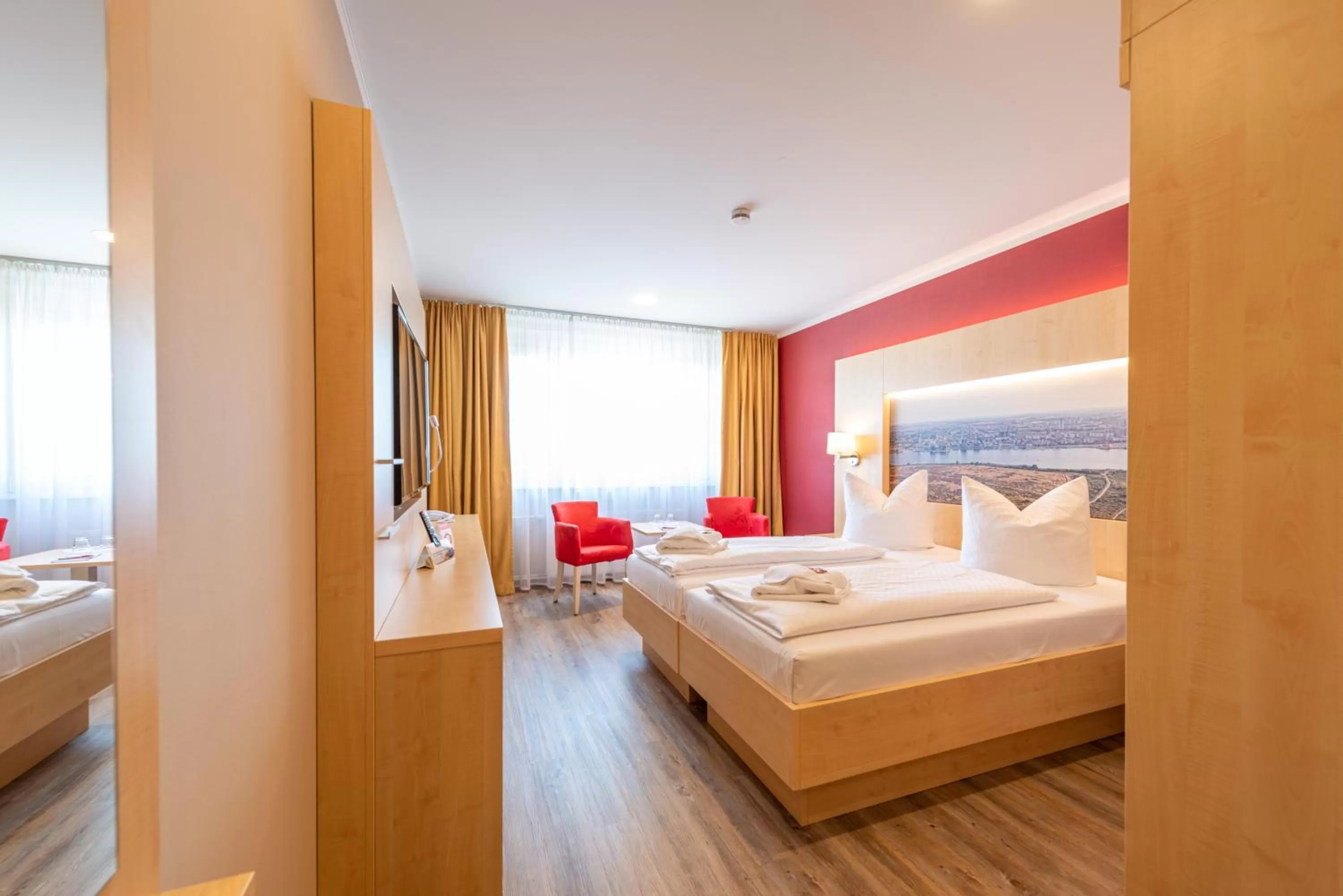 Photo of the whole room, Bed in Hotel an der Stadthalle Rostock