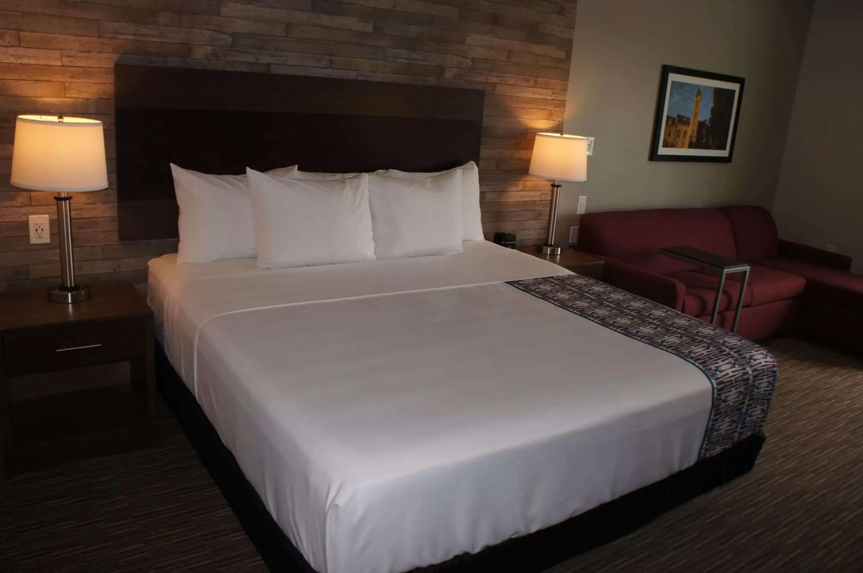 Photo of the whole room, Bed in La Quinta Inn and Suites by Wyndham Bloomington