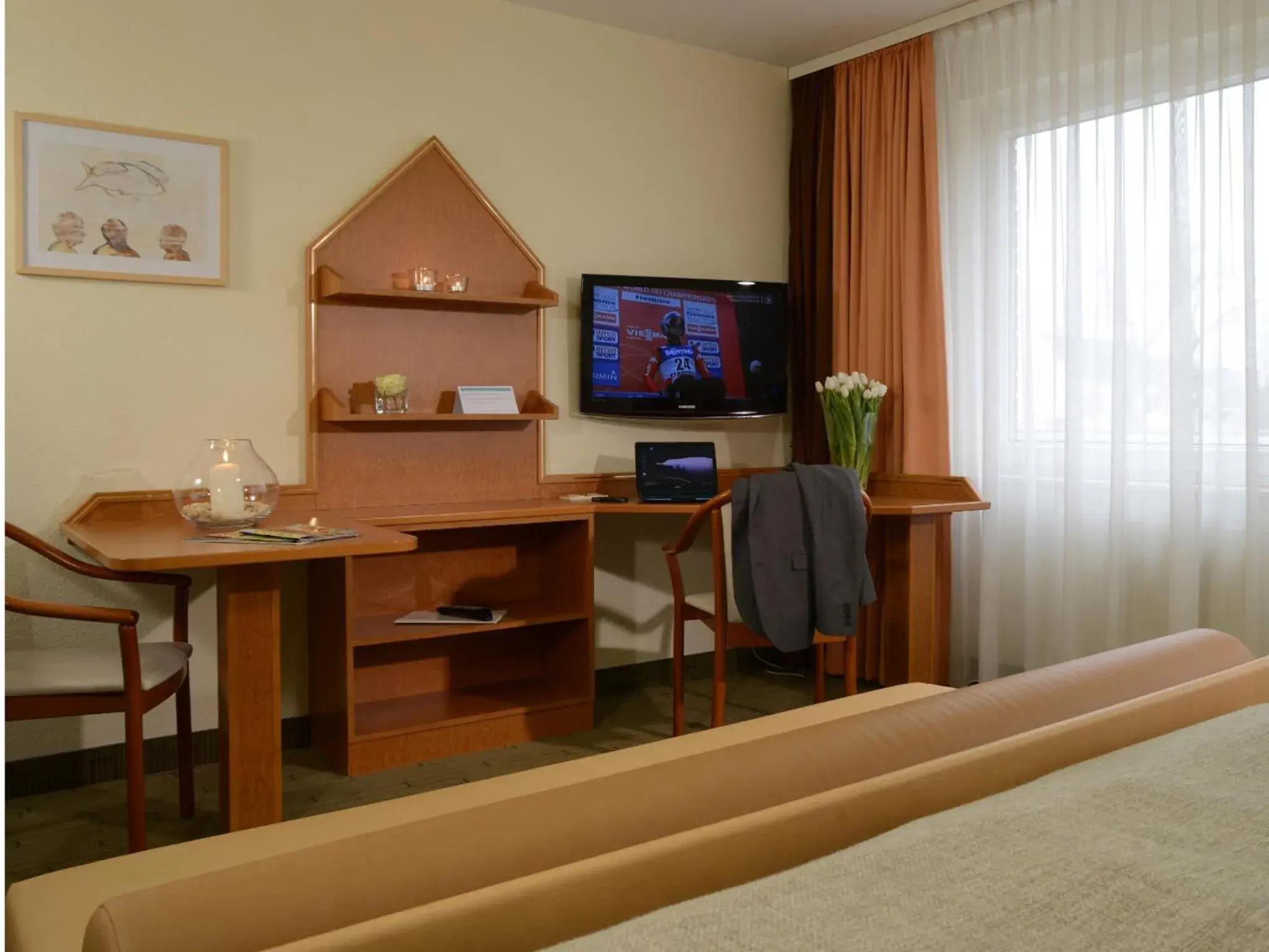 Photo of the whole room, TV/Entertainment Center in Hotel Residenz Oberhausen