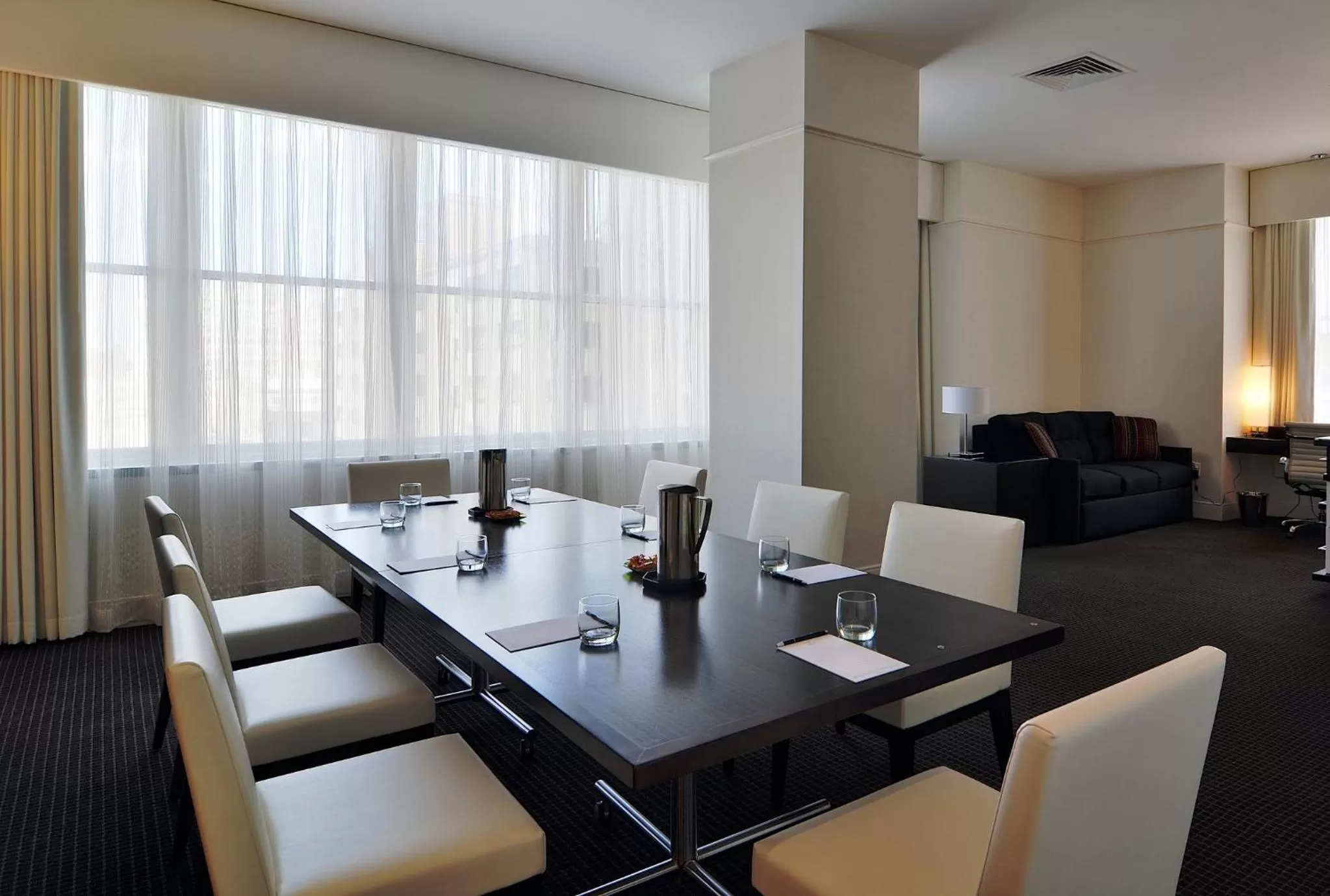 Photo of the whole room in Loews Philadelphia Hotel