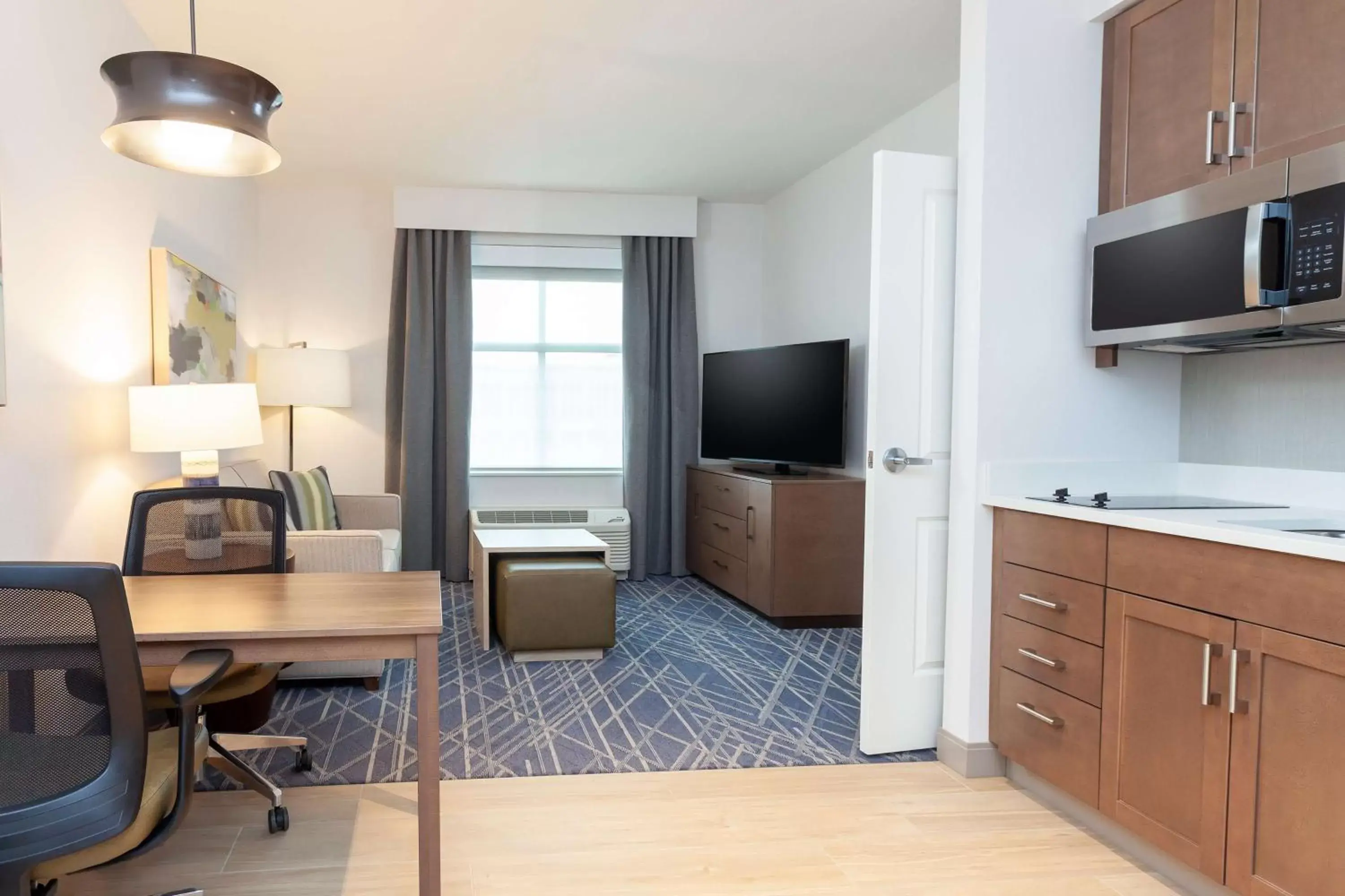 Kitchen or kitchenette, TV/Entertainment Center in Homewood Suites By Hilton Broomfield Boulder