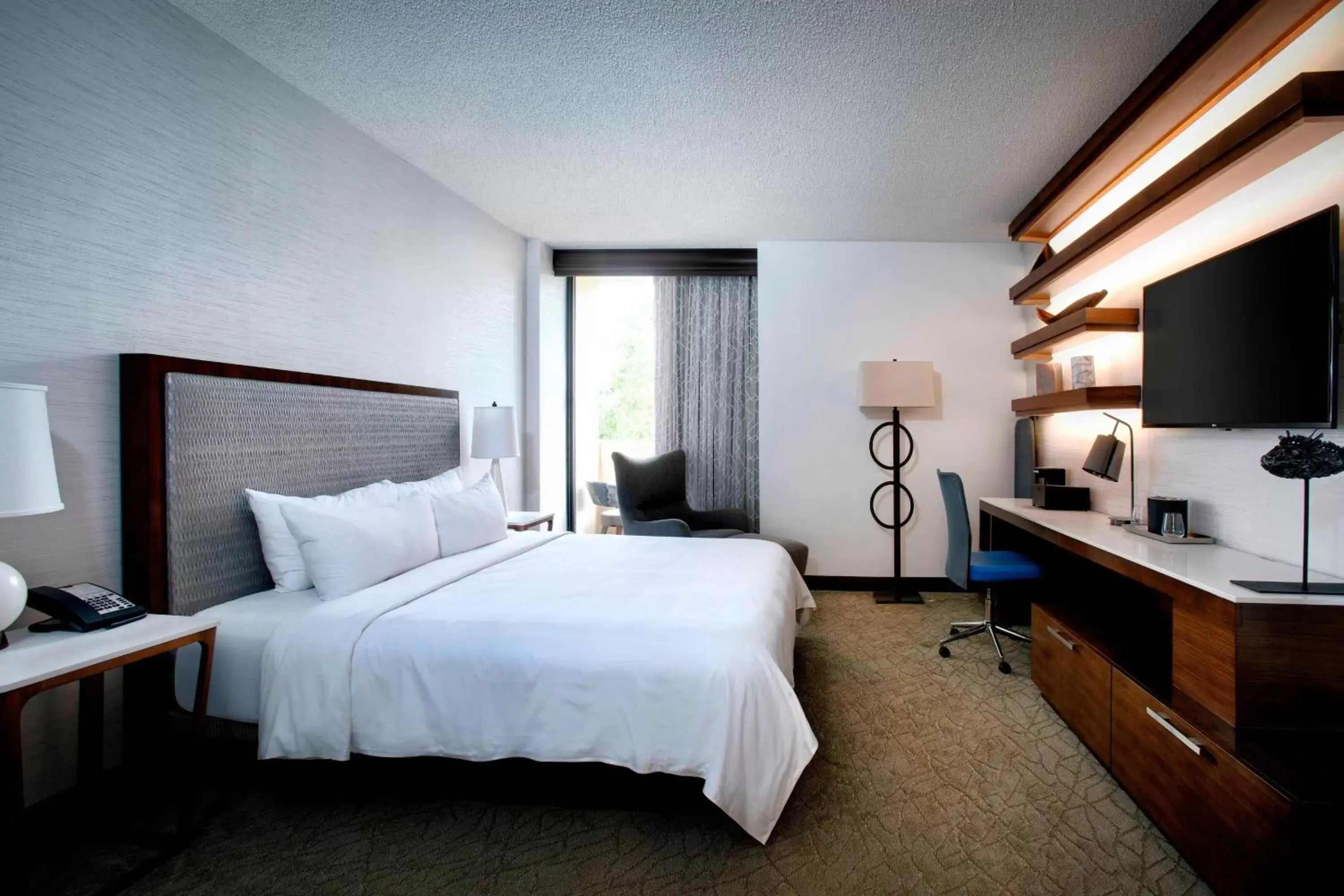 Bedroom, Bed in Greensboro-High Point Marriott Airport