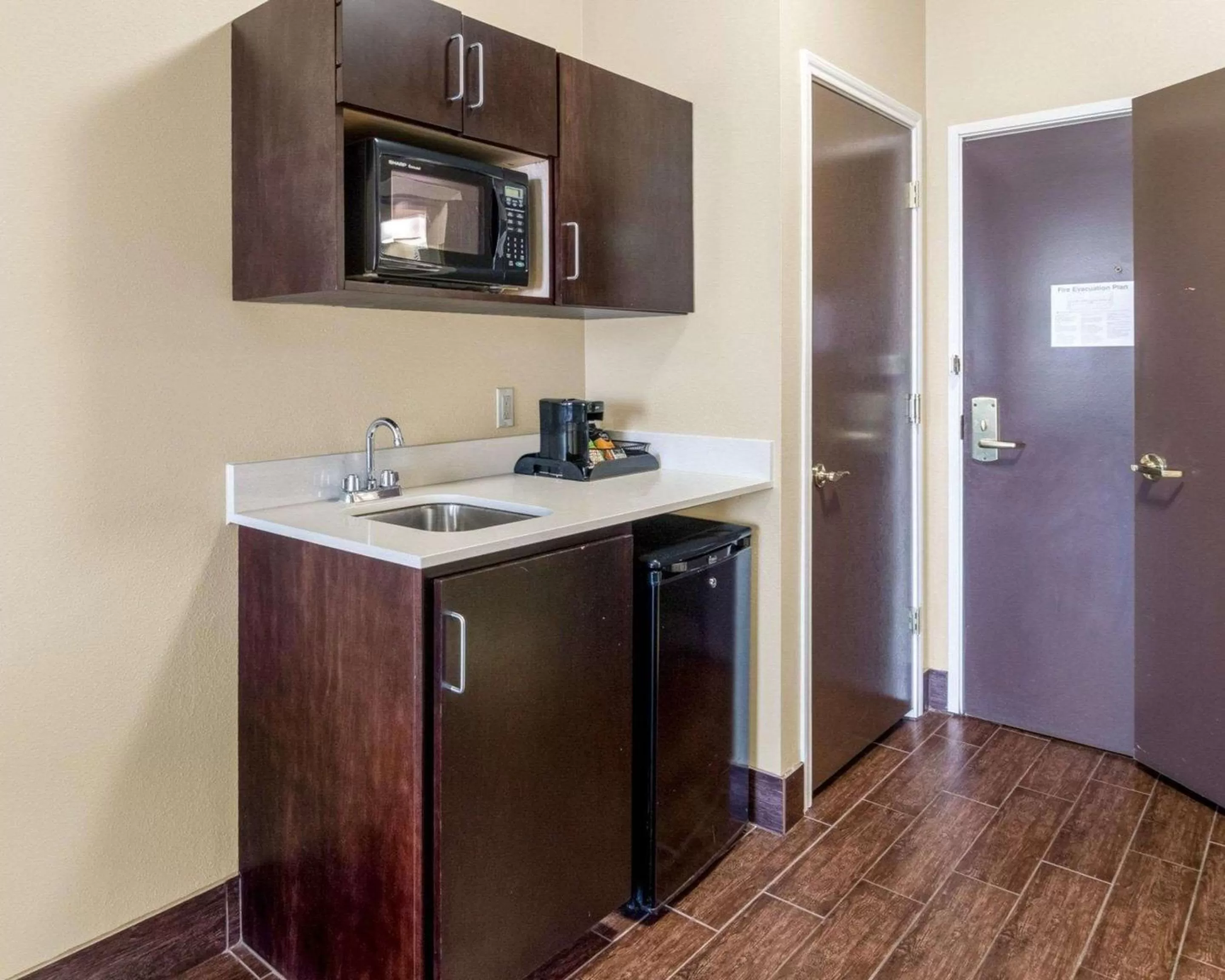 Photo of the whole room in Comfort Suites Odessa near University