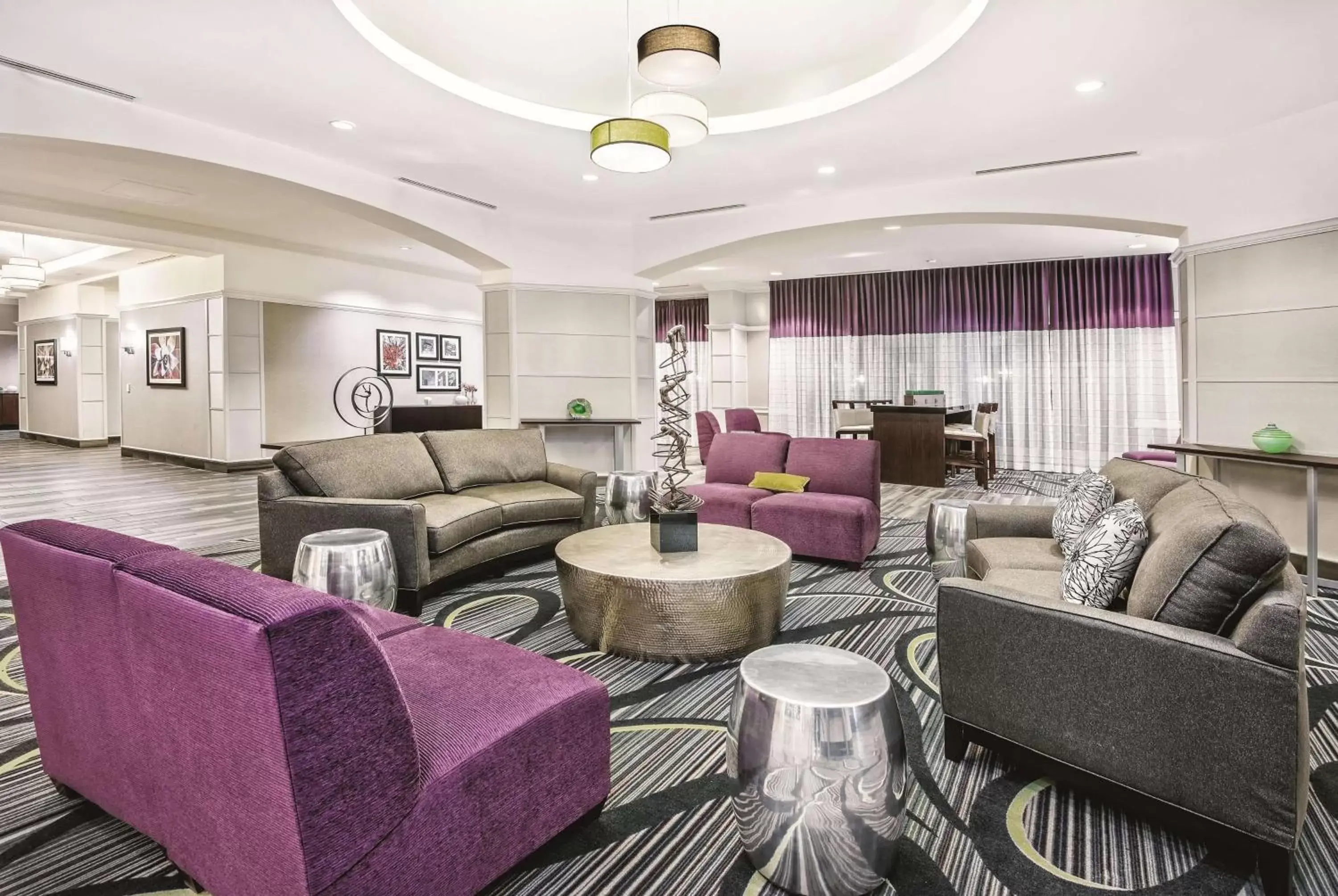 Lobby or reception, Seating Area in La Quinta Inn & Suites by Wyndham San Antonio Riverwalk