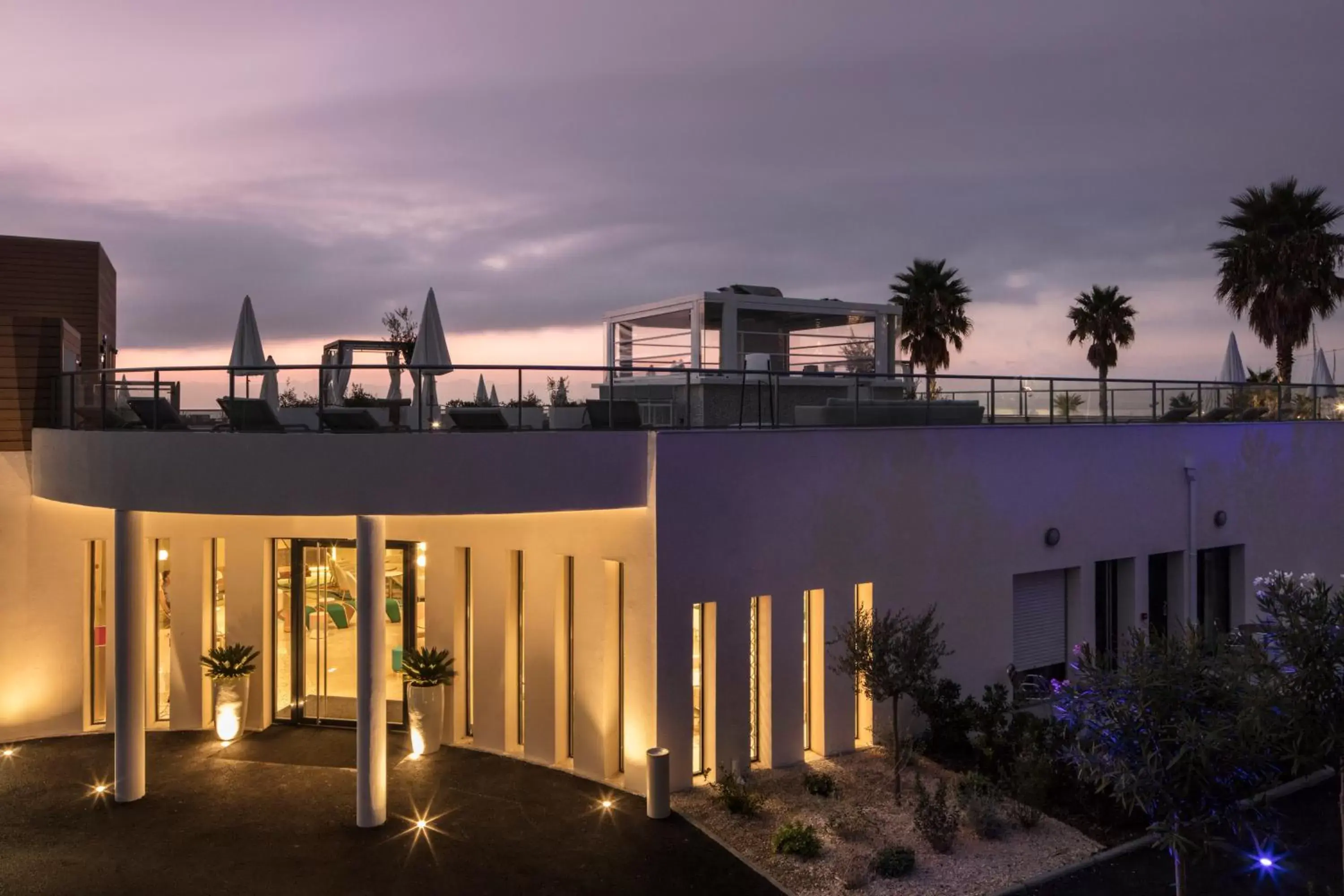 Facade/entrance, Swimming Pool in Mercure Villeneuve Loubet Plage