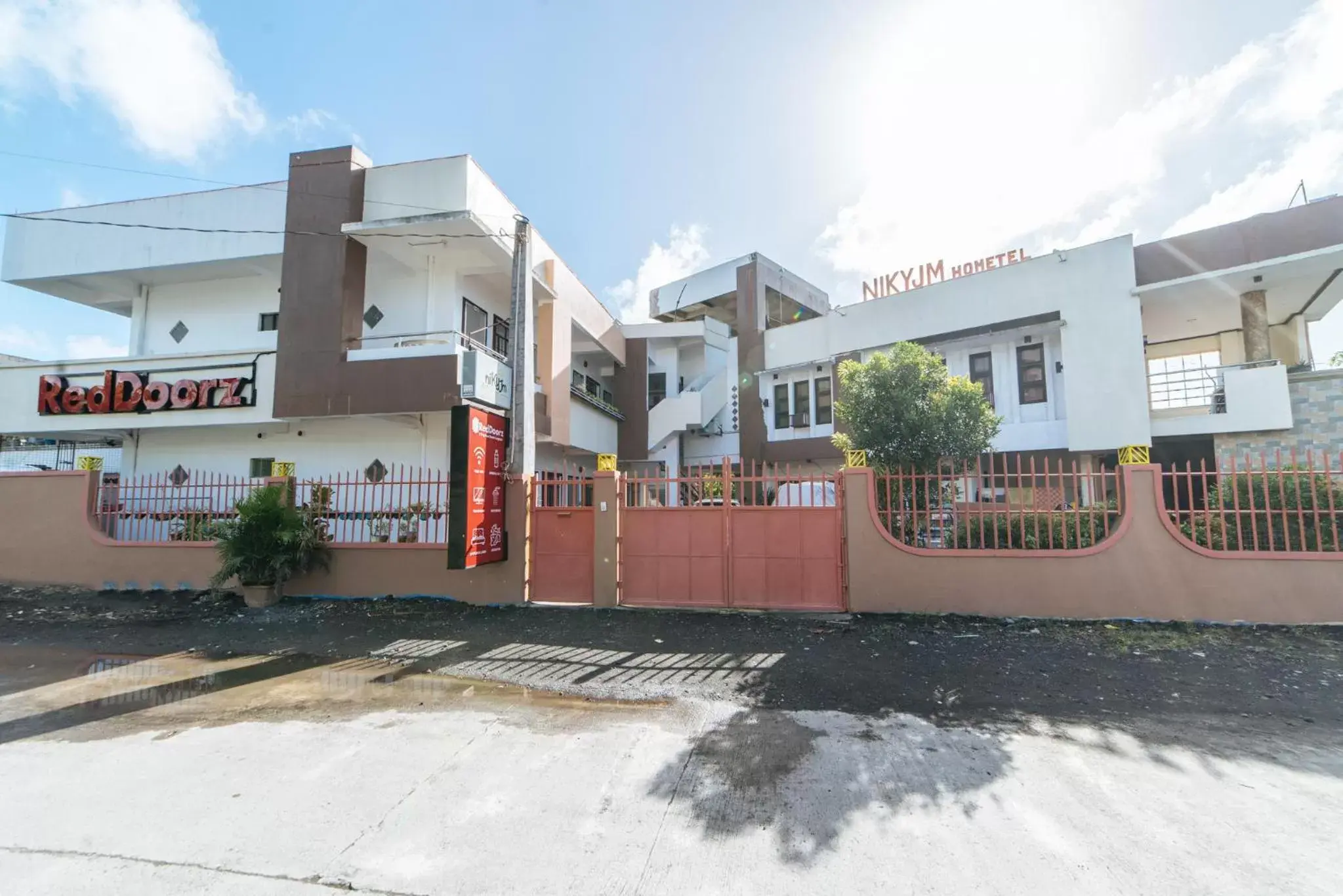 Property building in RedDoorz at Pag Asa Rawis Legazpi Property building in RedDoorz at Pag Asa Rawis Legazpi