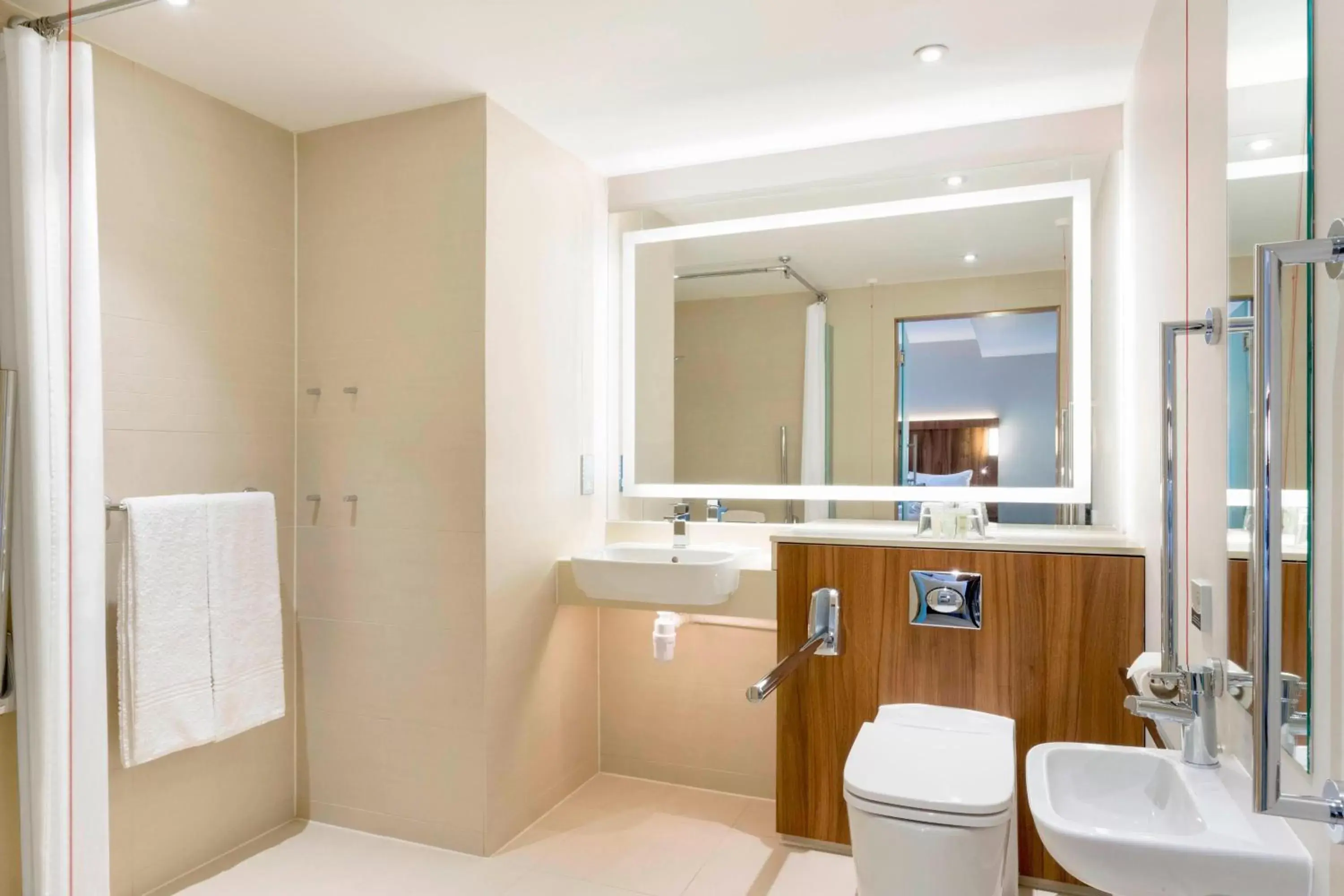 Bathroom in Courtyard by Marriott Edinburgh