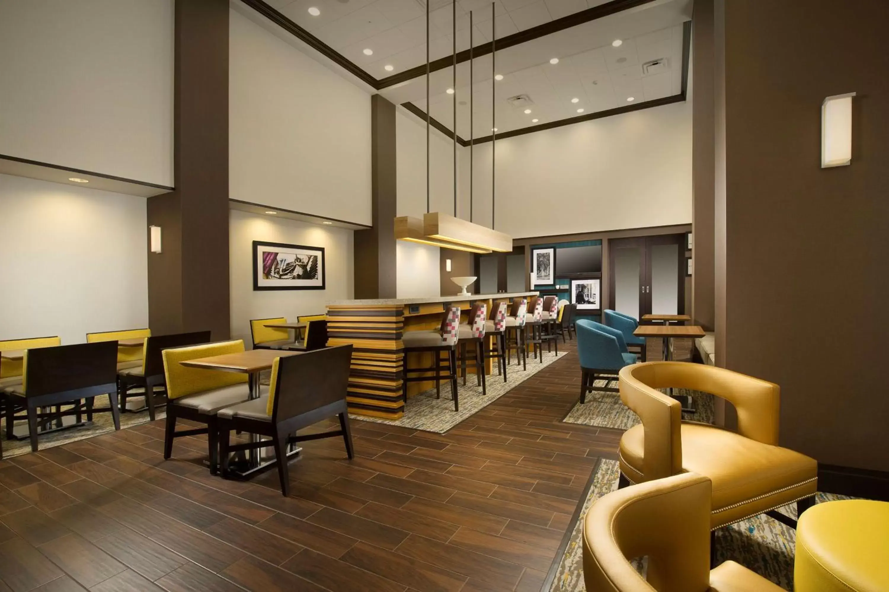 Lobby or reception, Lounge/Bar in Hampton Inn & Suites Syracuse/Carrier Circle