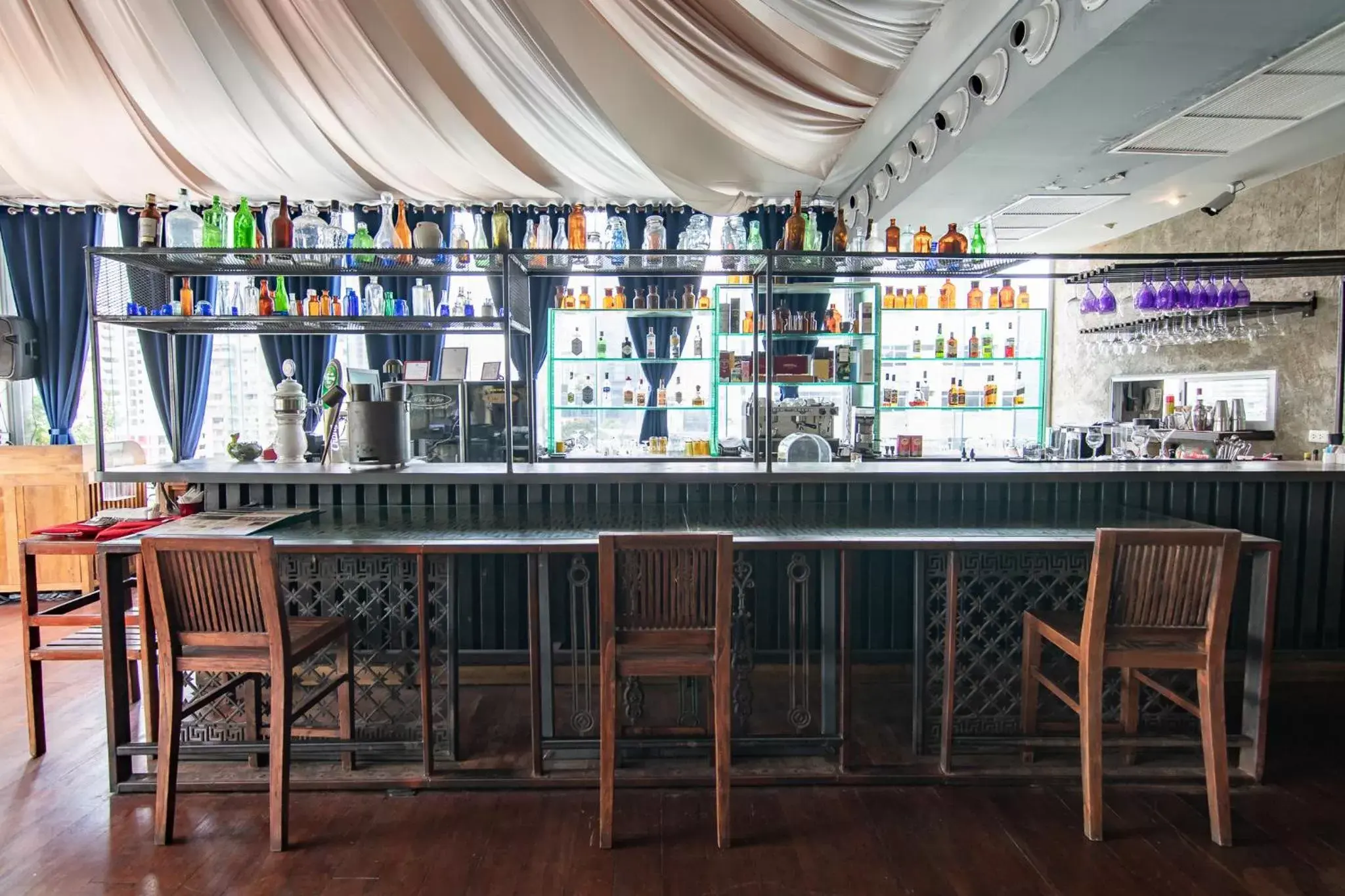 Lounge or bar, Lounge/Bar in Galleria Sukhumvit 10 Bangkok by Compass Hospitality