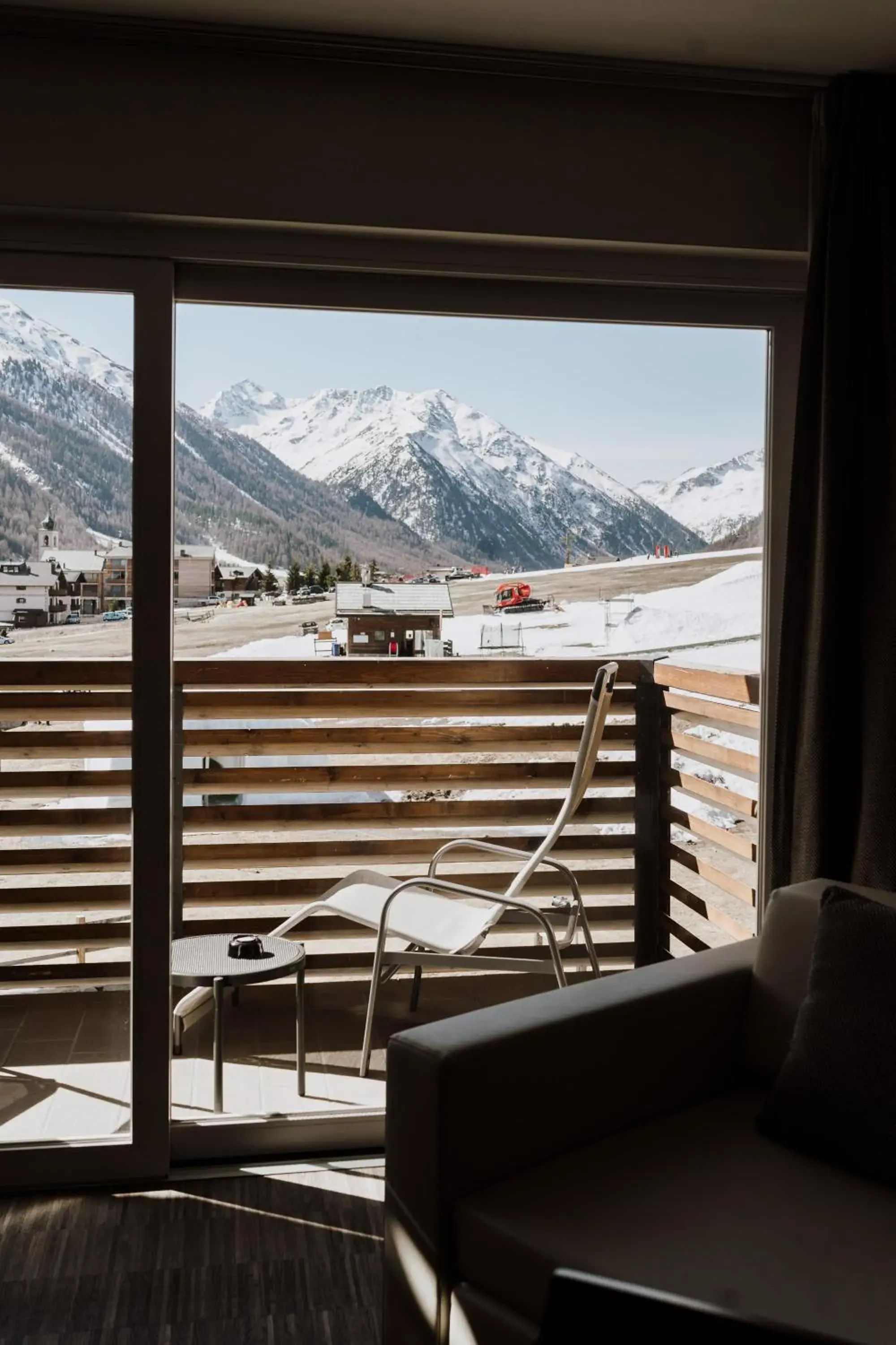 Balcony/Terrace, Mountain View in Hotel Lac Salin Spa & Mountain Resort