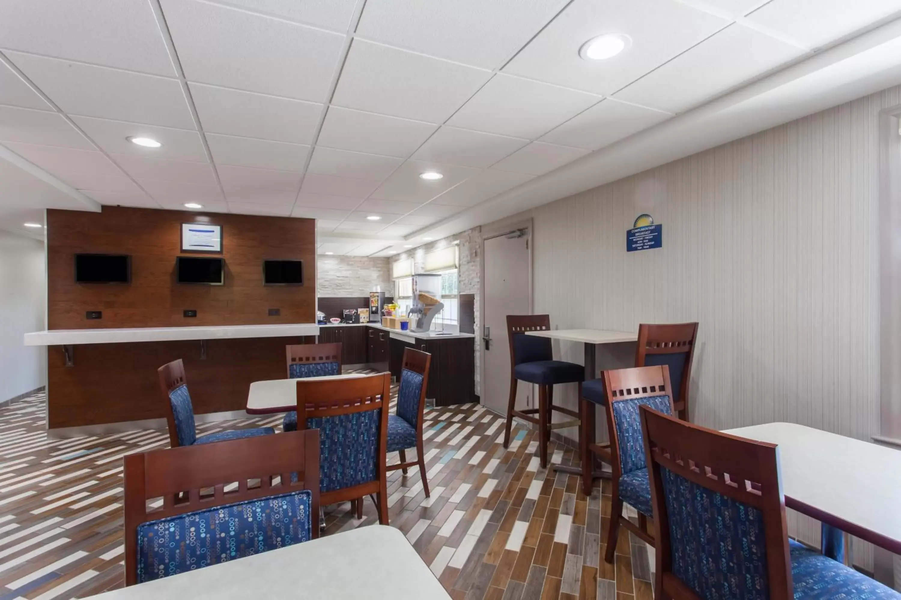 Dining area, Restaurant/Places to Eat in Days Inn by Wyndham Wilmington/Newark