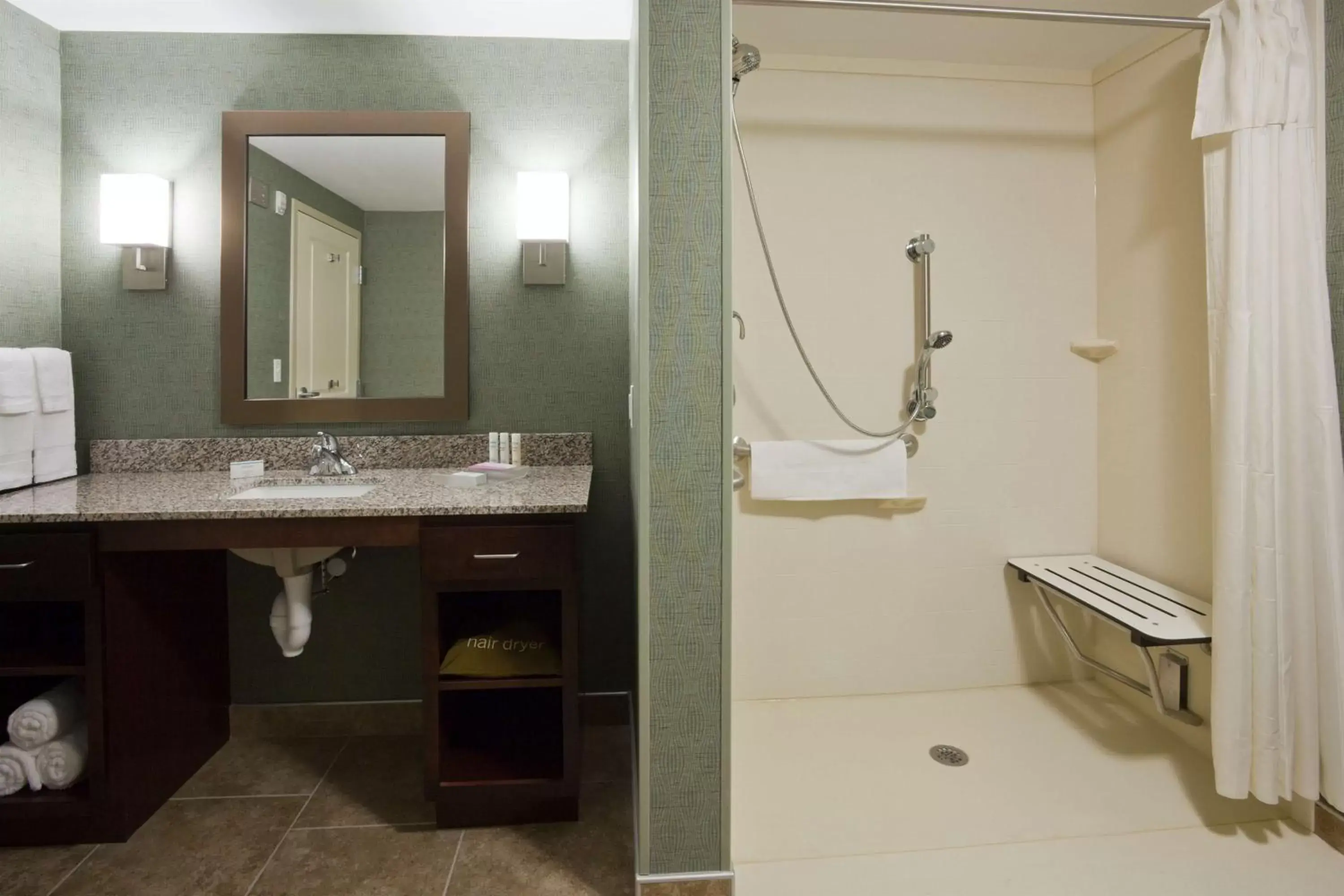 Bathroom in Homewood Suites by Hilton Rochester Mayo Clinic-St. Marys Campus