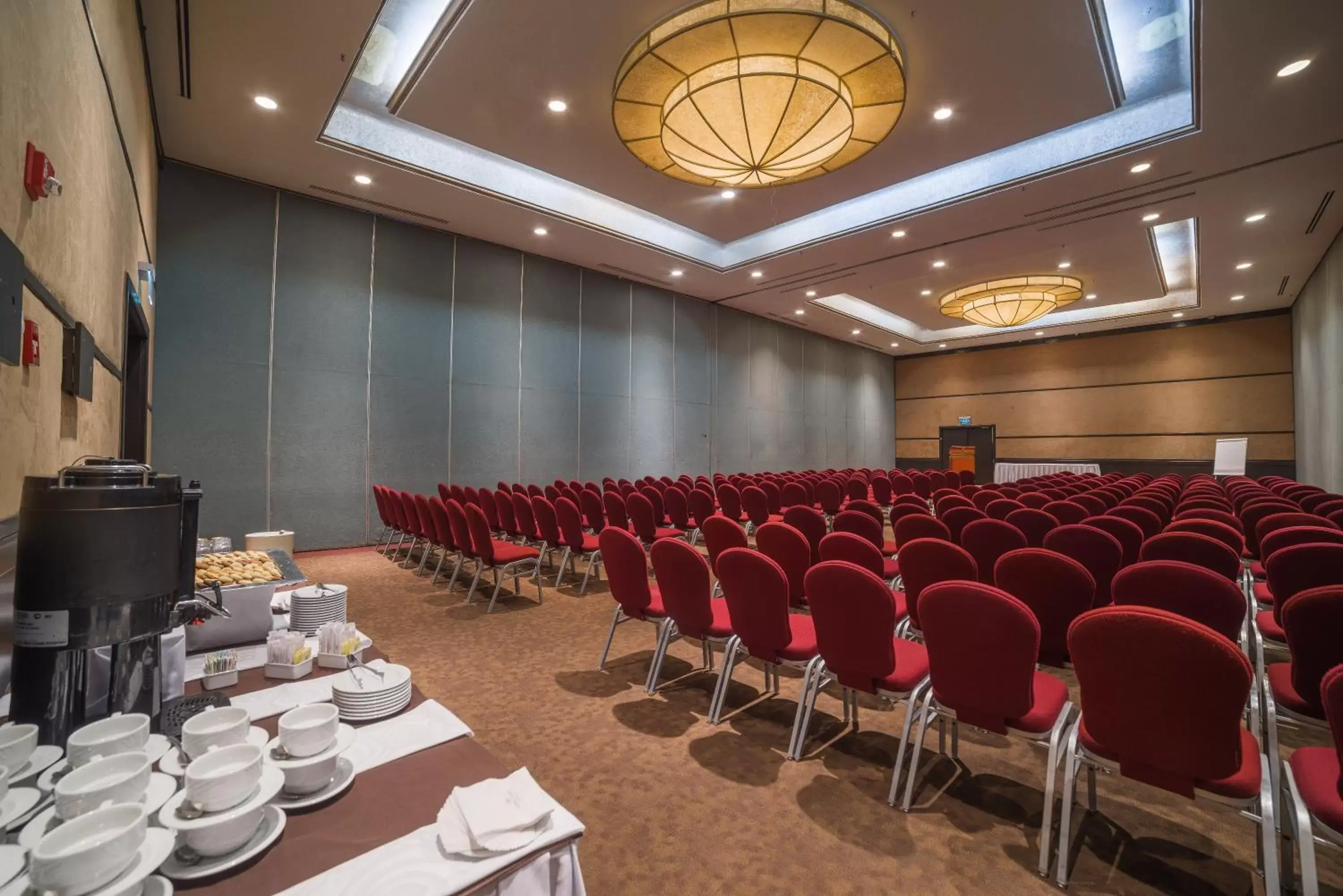 Meeting/conference room in Holiday Inn Guadalajara Expo Plaza del Sol, an IHG Hotel