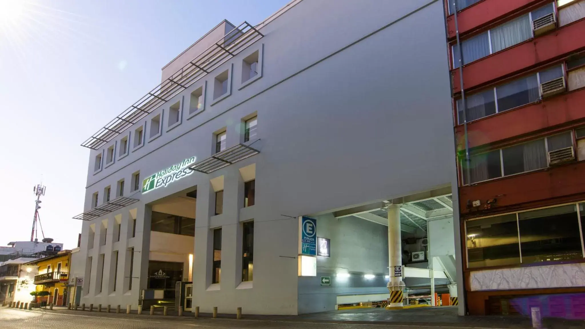 Property Building in Holiday Inn Express Xalapa