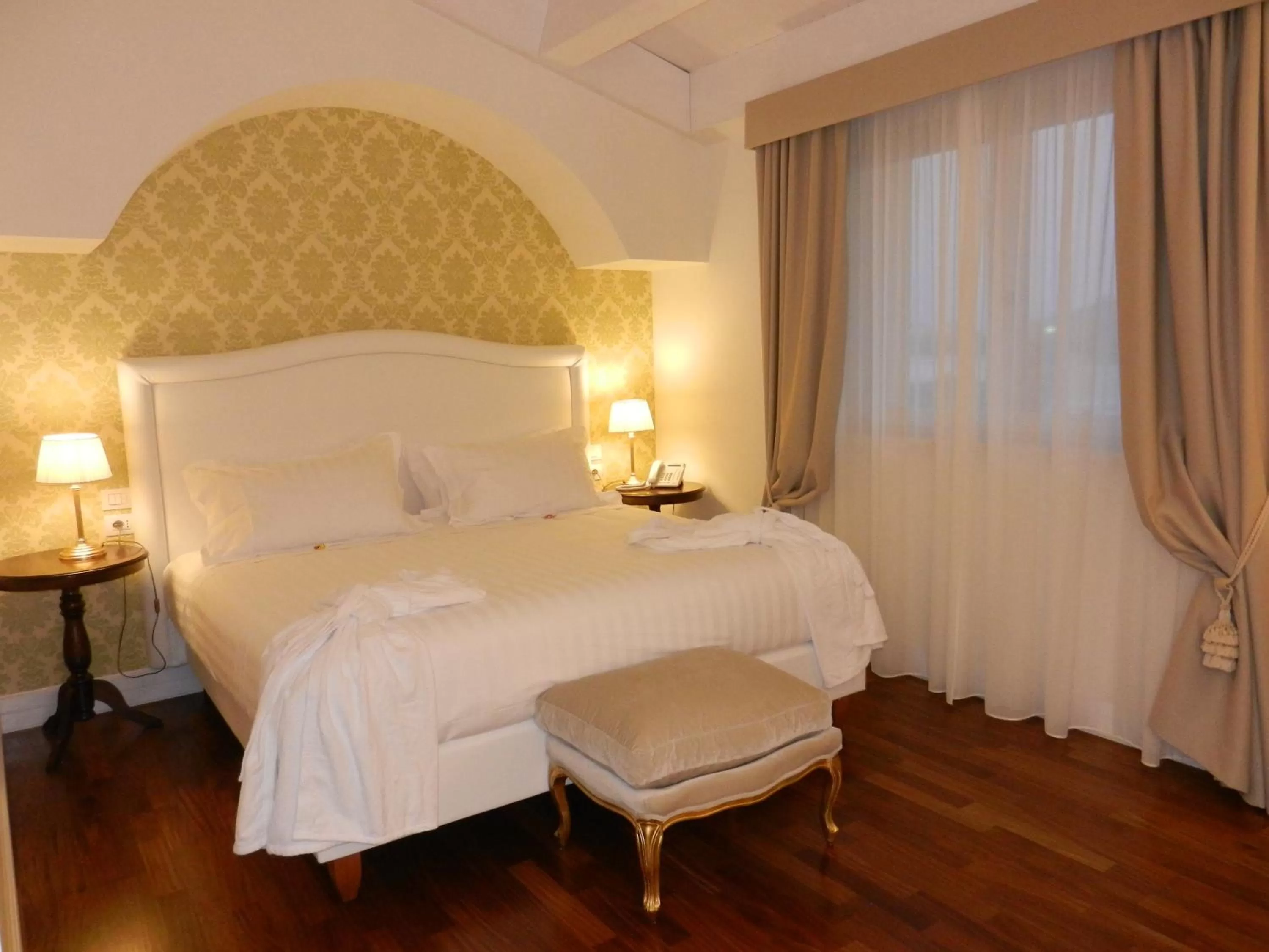 Photo of the whole room, Bed in Hotel Villa Michelangelo