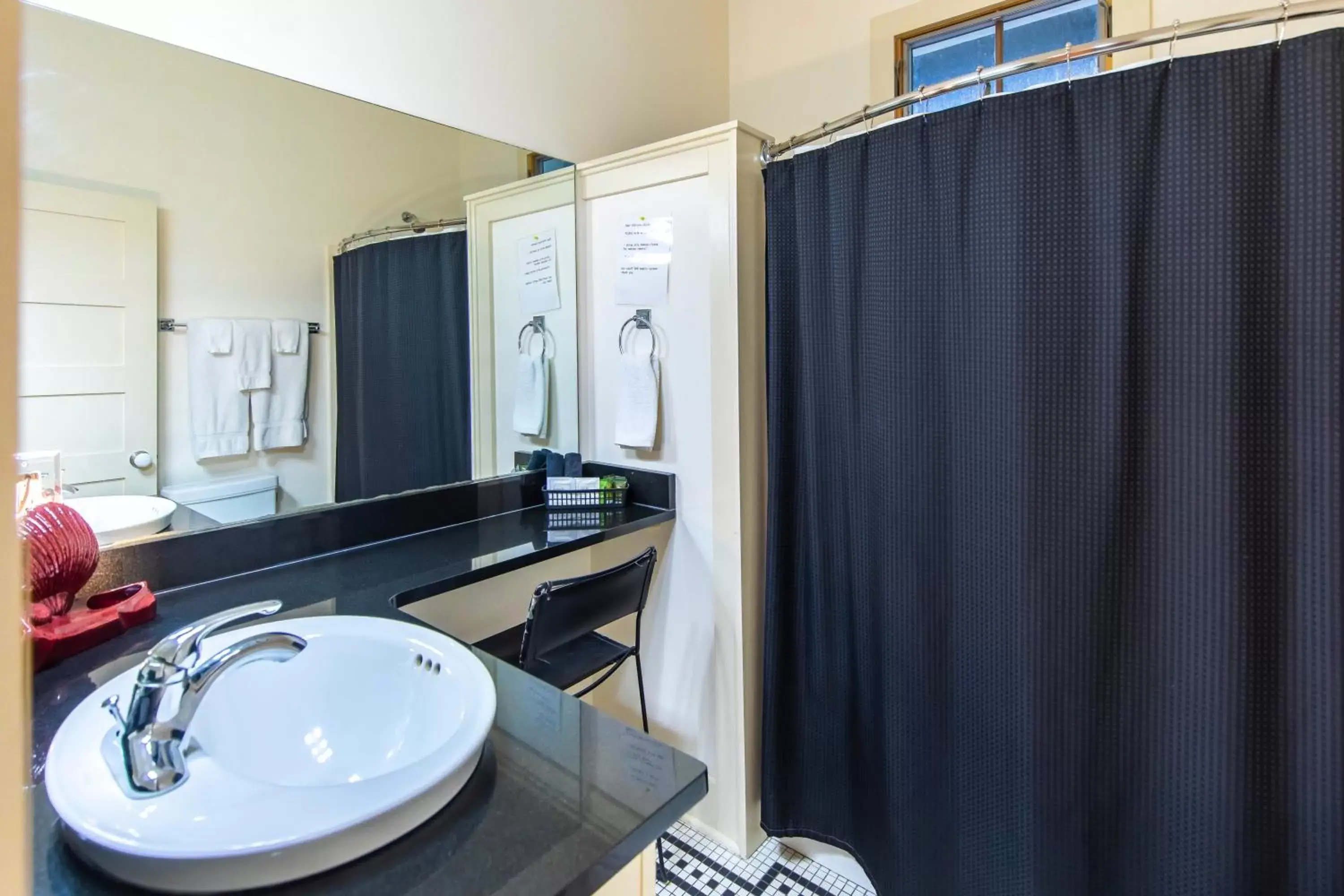 Bathroom in Hibiscus Coffee & Guesthouse