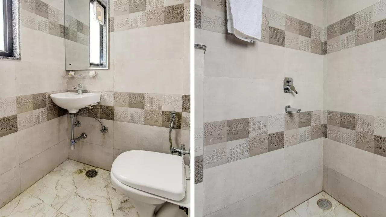 Bathroom in Hotel Dollar Inn