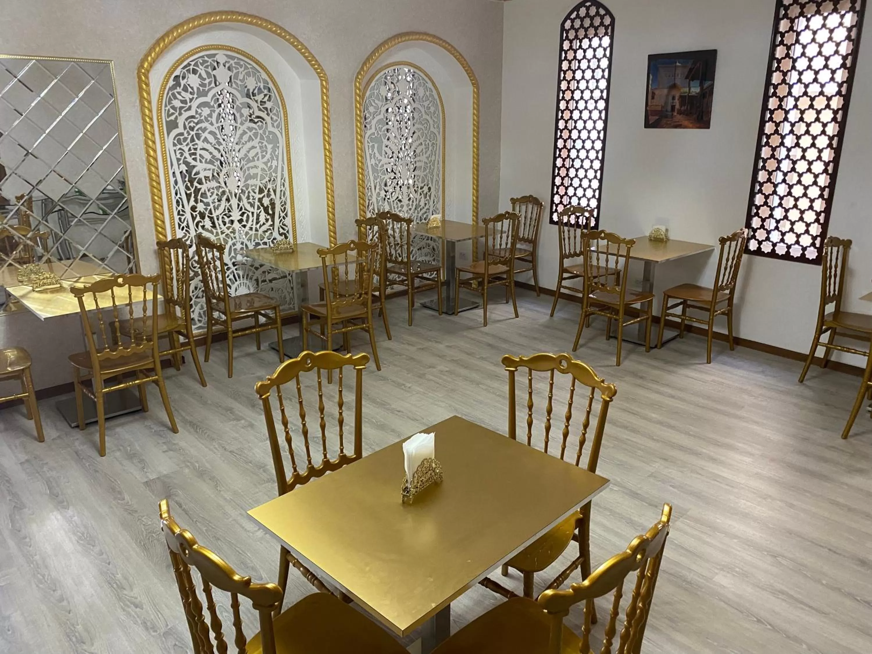 Restaurant/places to eat in HOTEL UZBEGIM