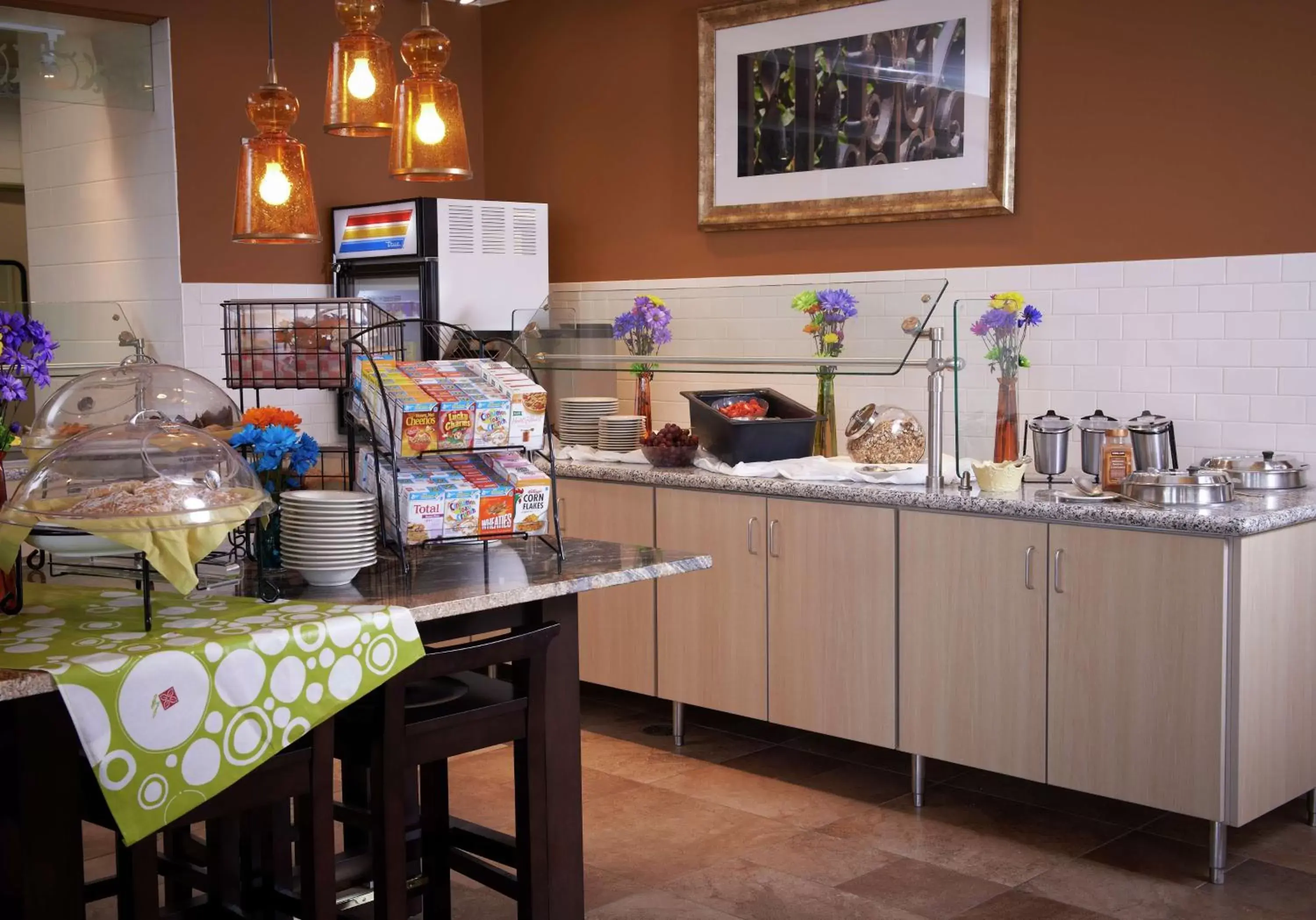 Dining area in Hilton Garden Inn Minneapolis/Eden Prairie