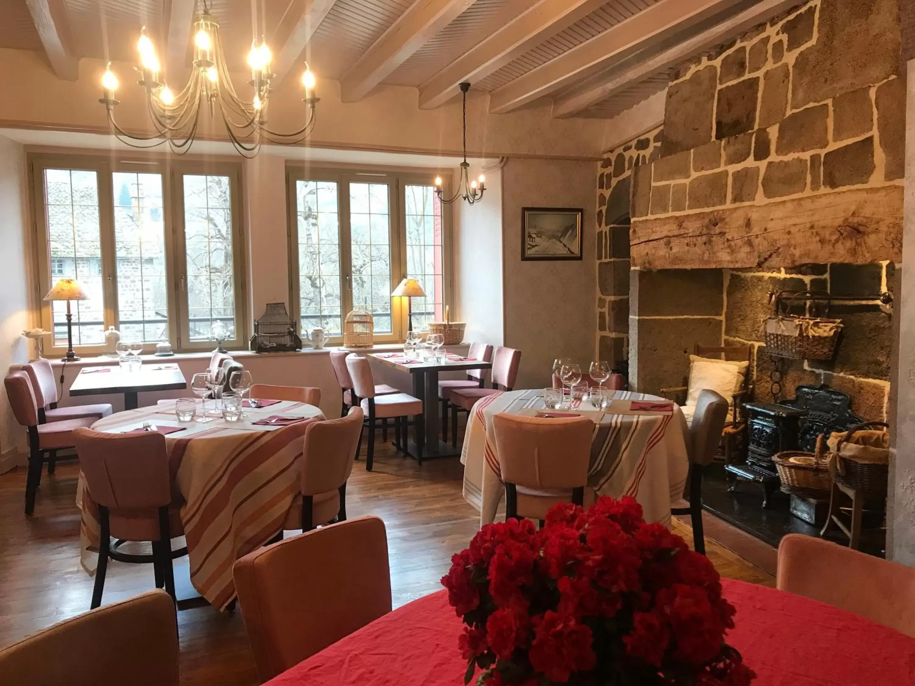 Restaurant/Places to Eat in Hôtel Restaurant du Plomb du Cantal