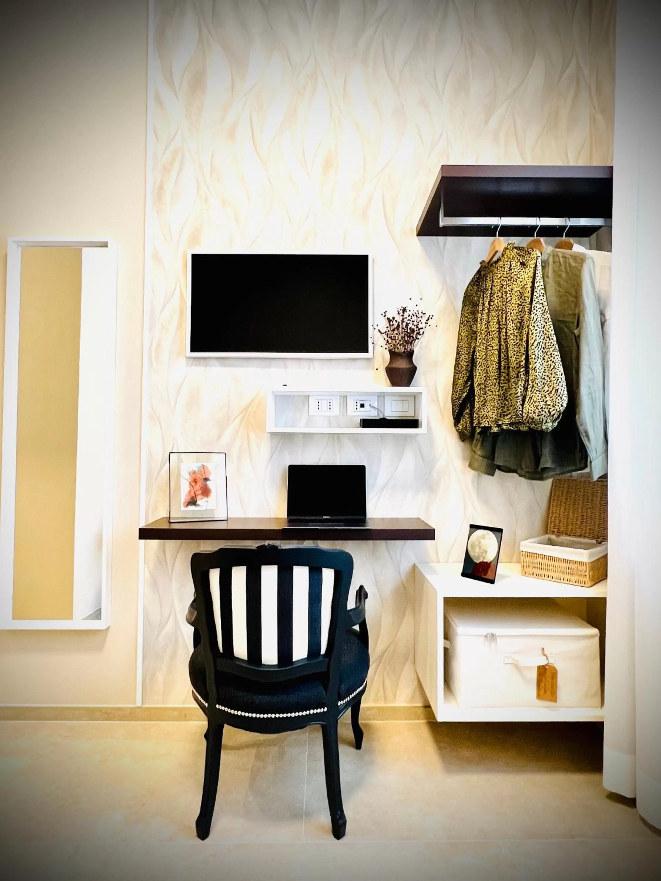 TV/Entertainment Center in Lucentum