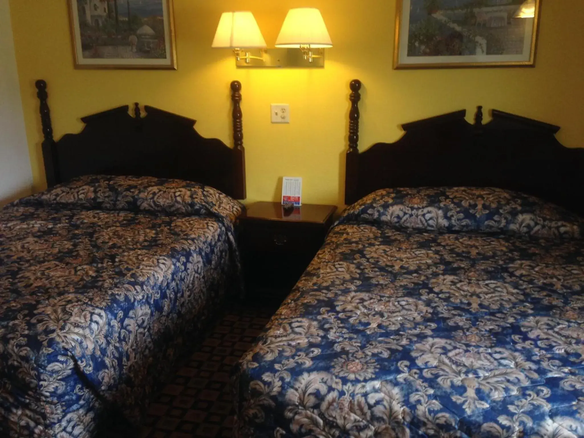 Bed in Stardust Motel